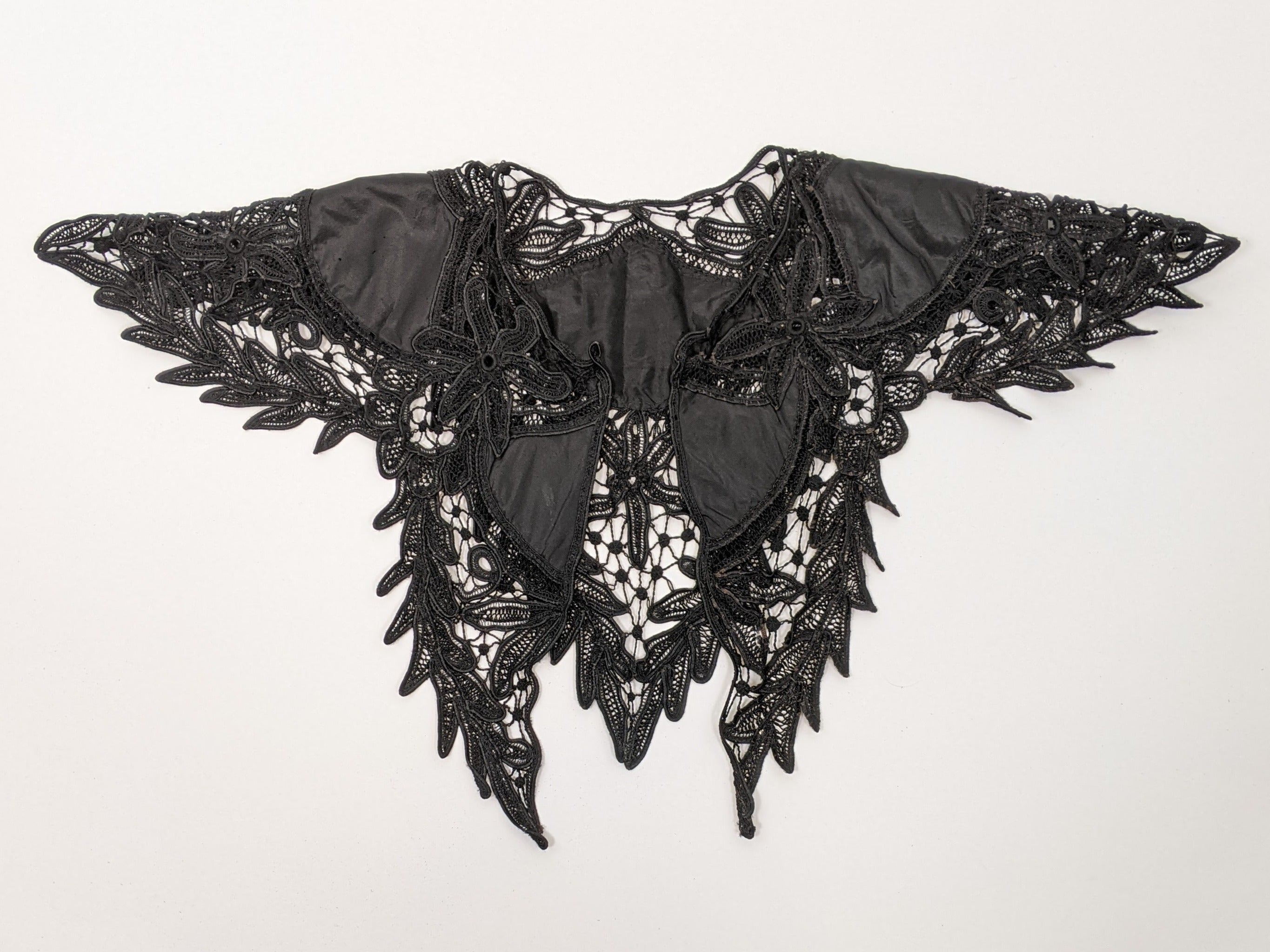 1890s-1900s Black Lace Collar