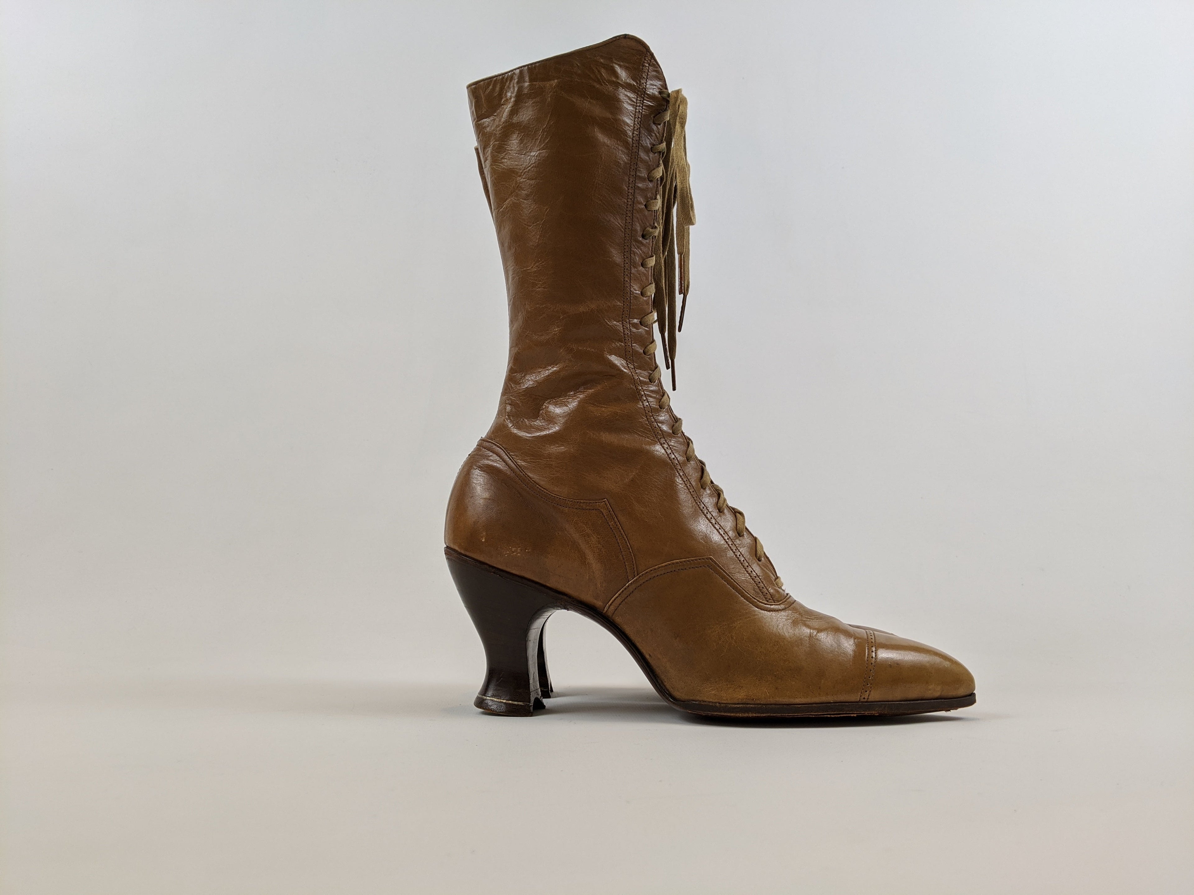 1920s Tan Lace Up Louis Heel Boots | Approx Sz 5