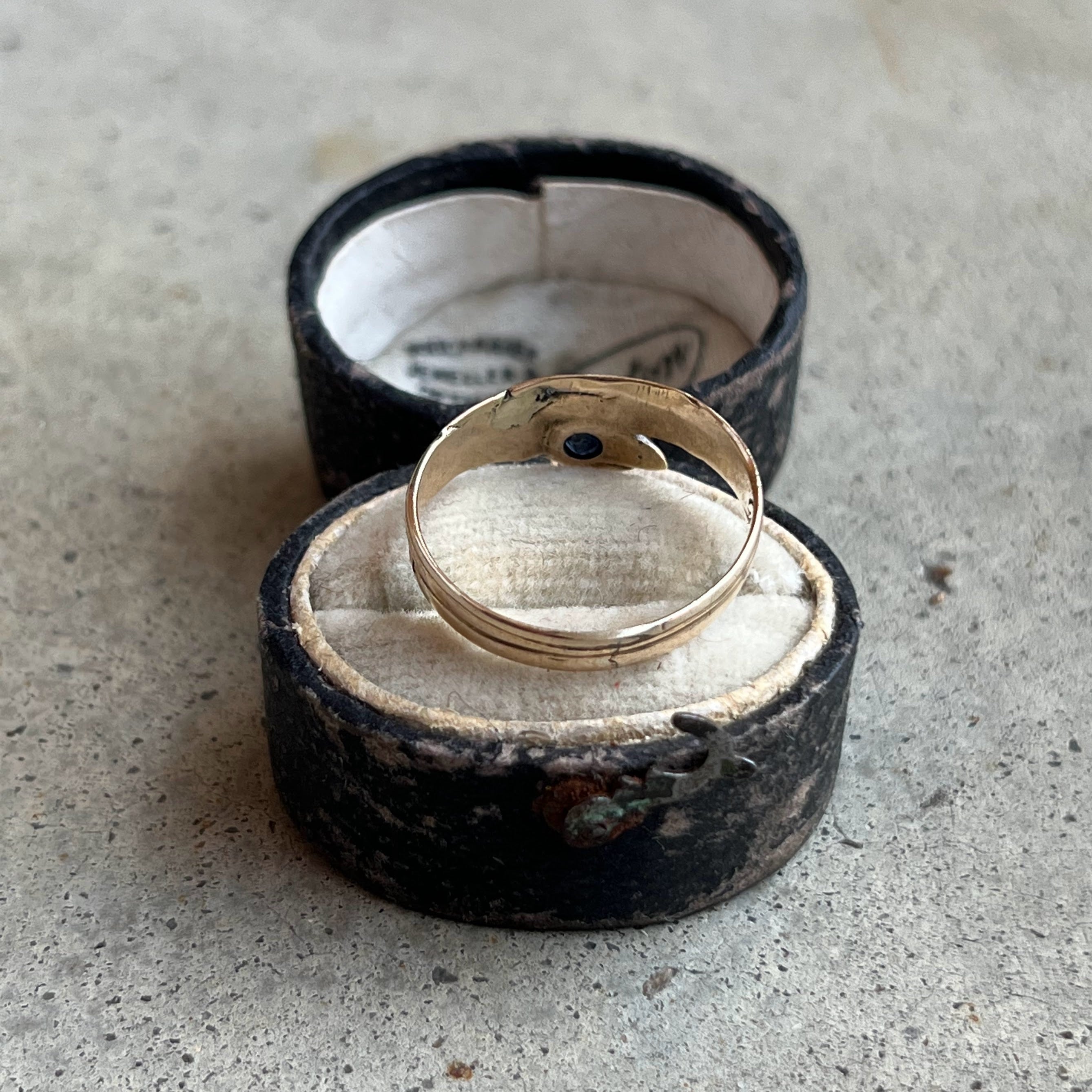 1886 14k Gold Snake Sapphire Ring