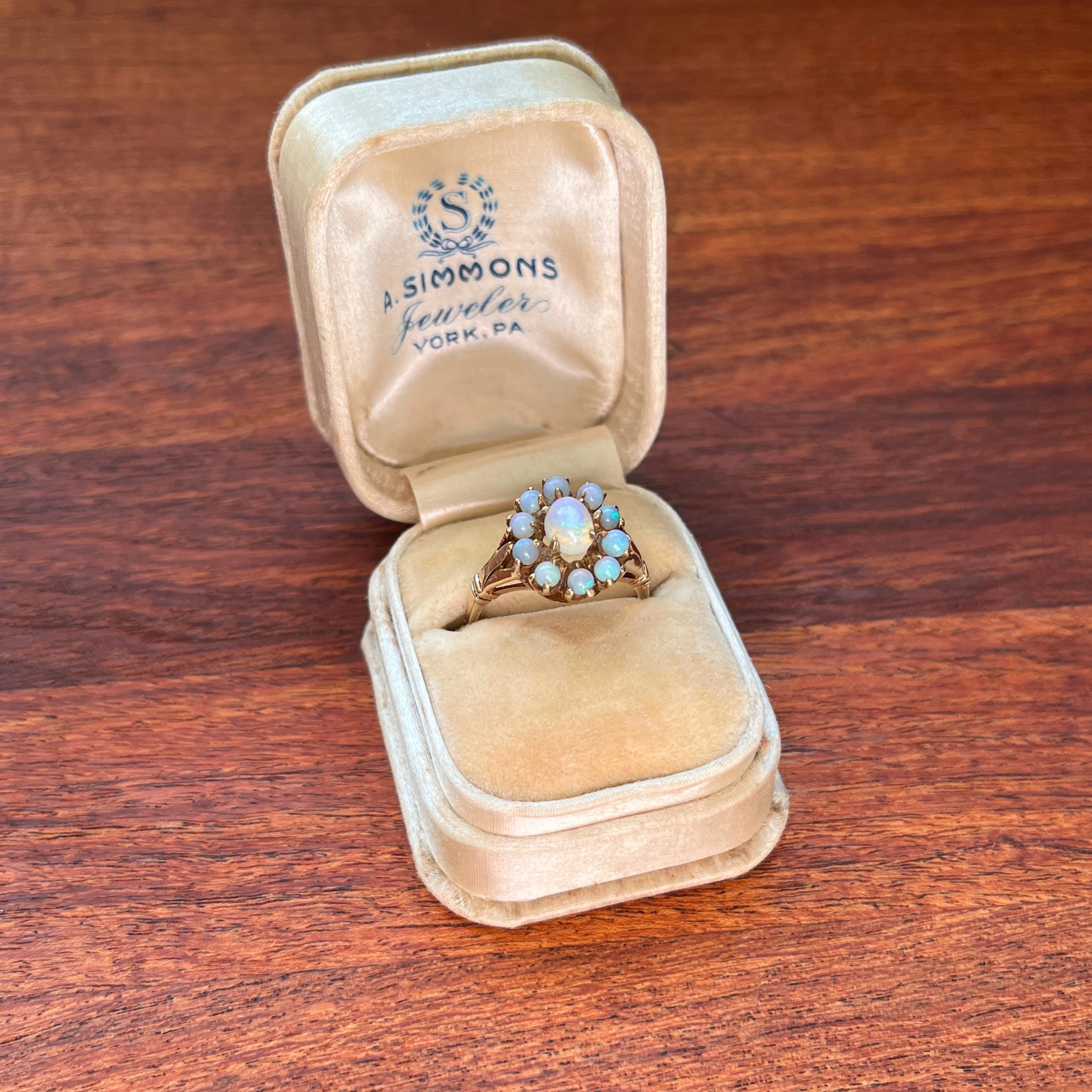 Vintage 10k Gold Opal Cluster Ring