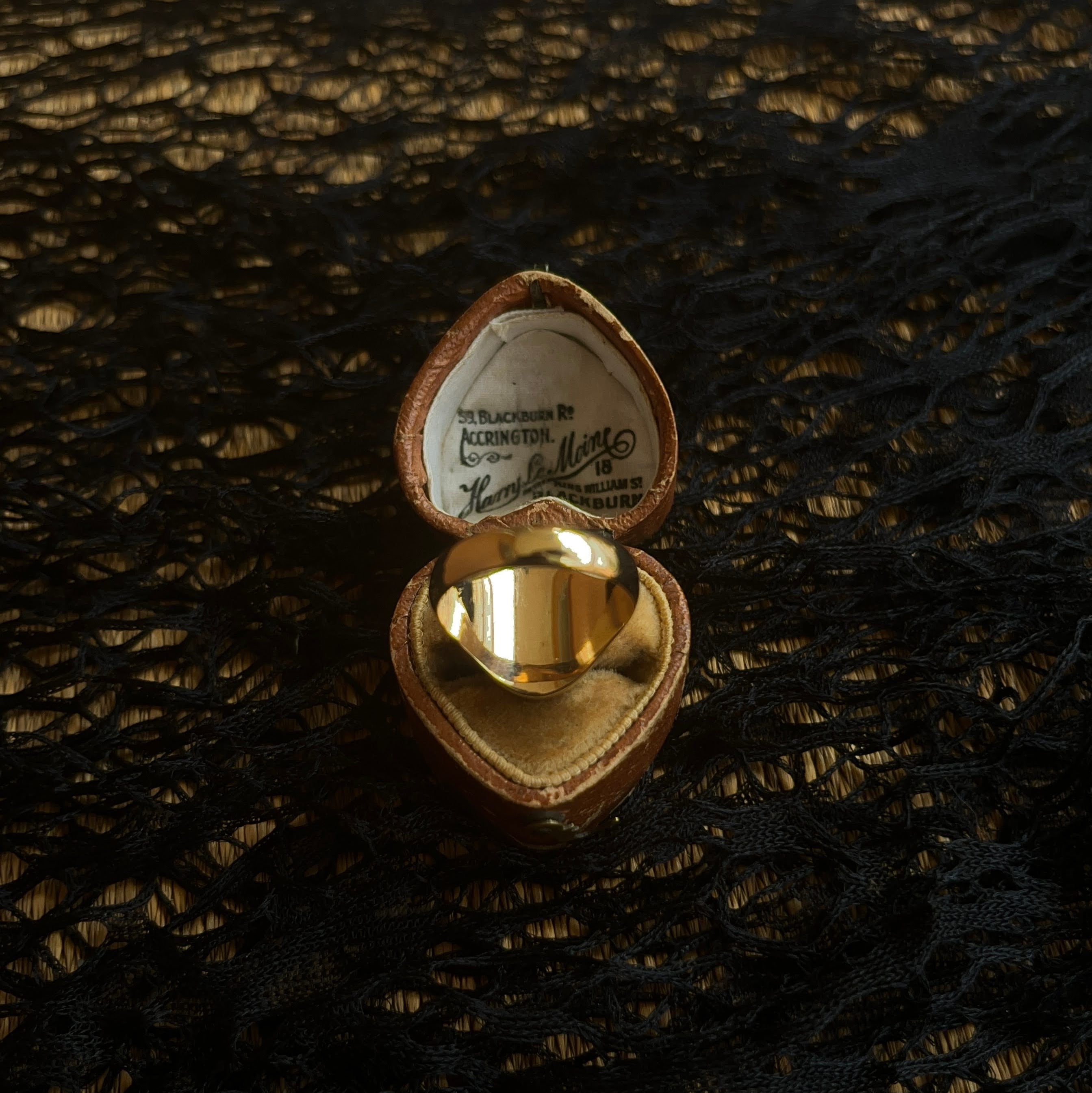 19th c. 18k Gold Earle / Earl Family Crest Signet Ring