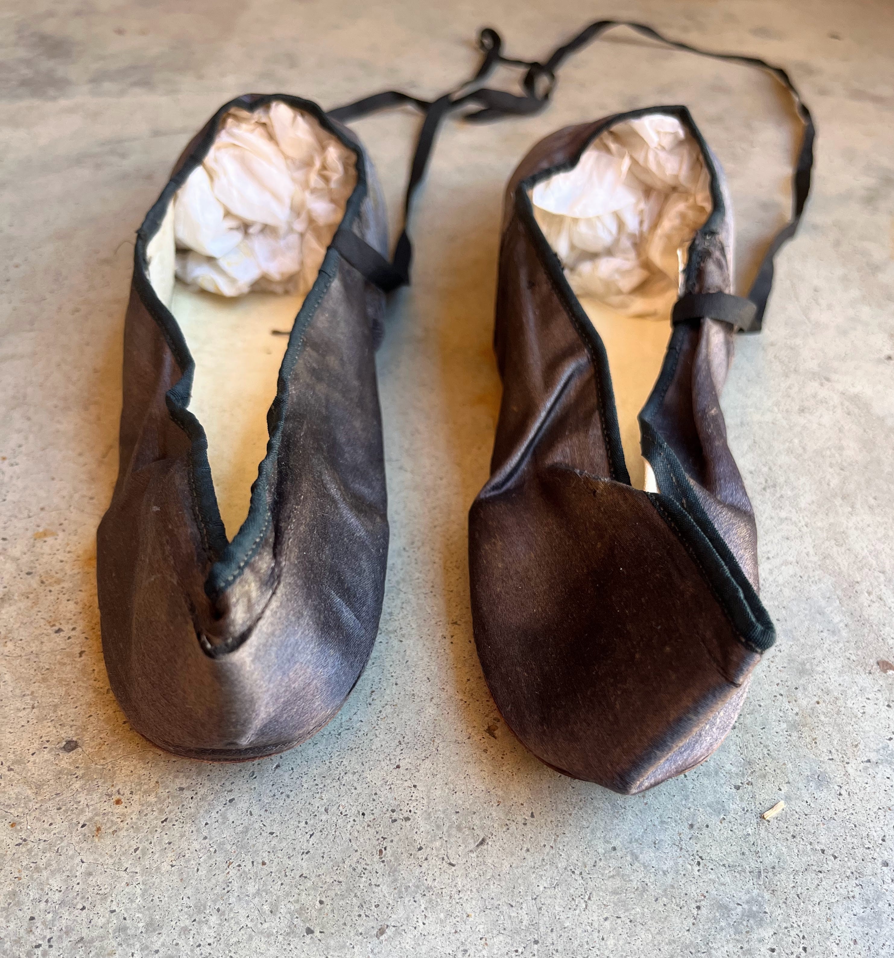 Early 19th c. Grey Silk Slippers