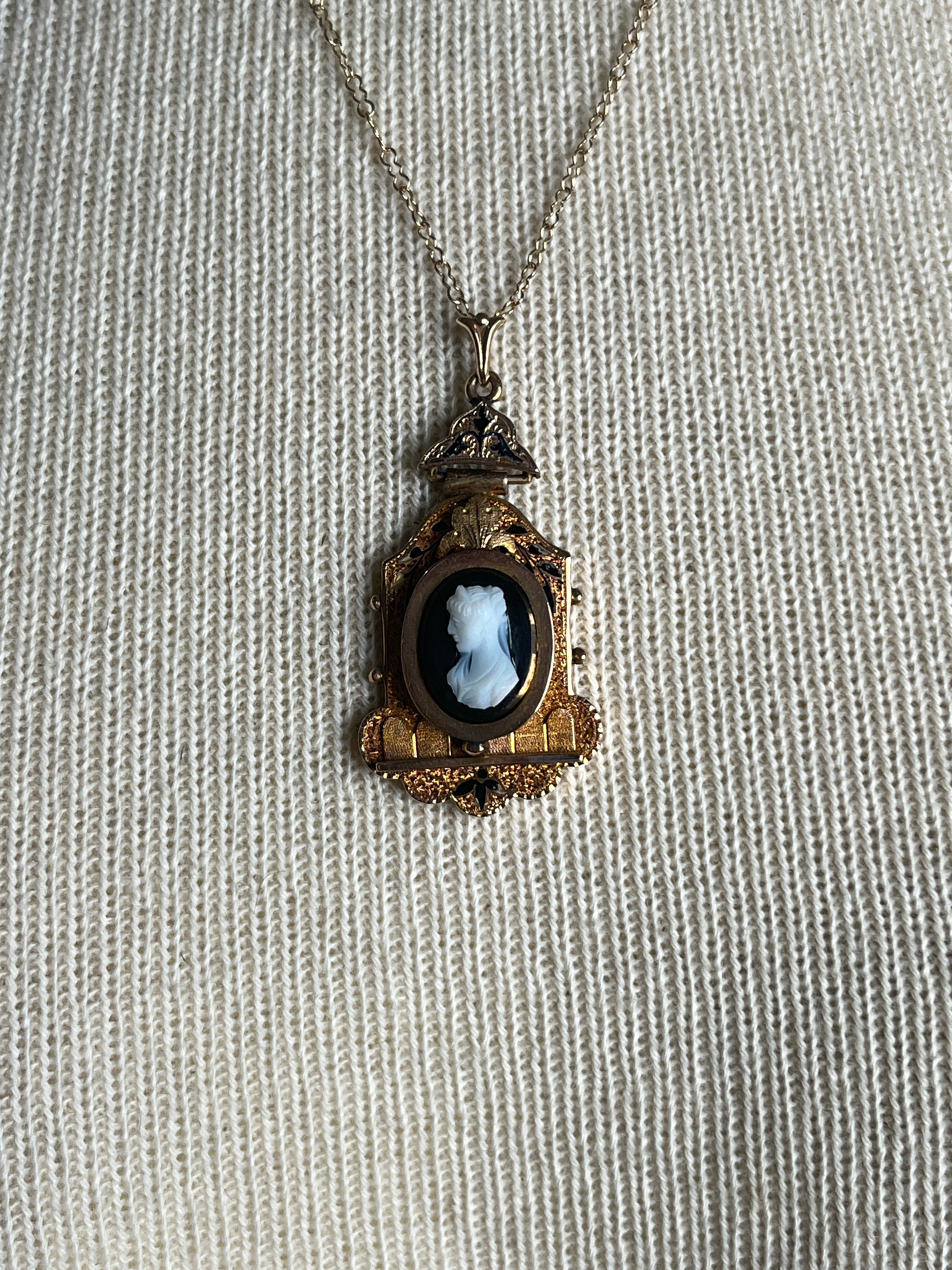 c. 1870s-1880s 12k-14k Gold Hardstone Cameo Necklace