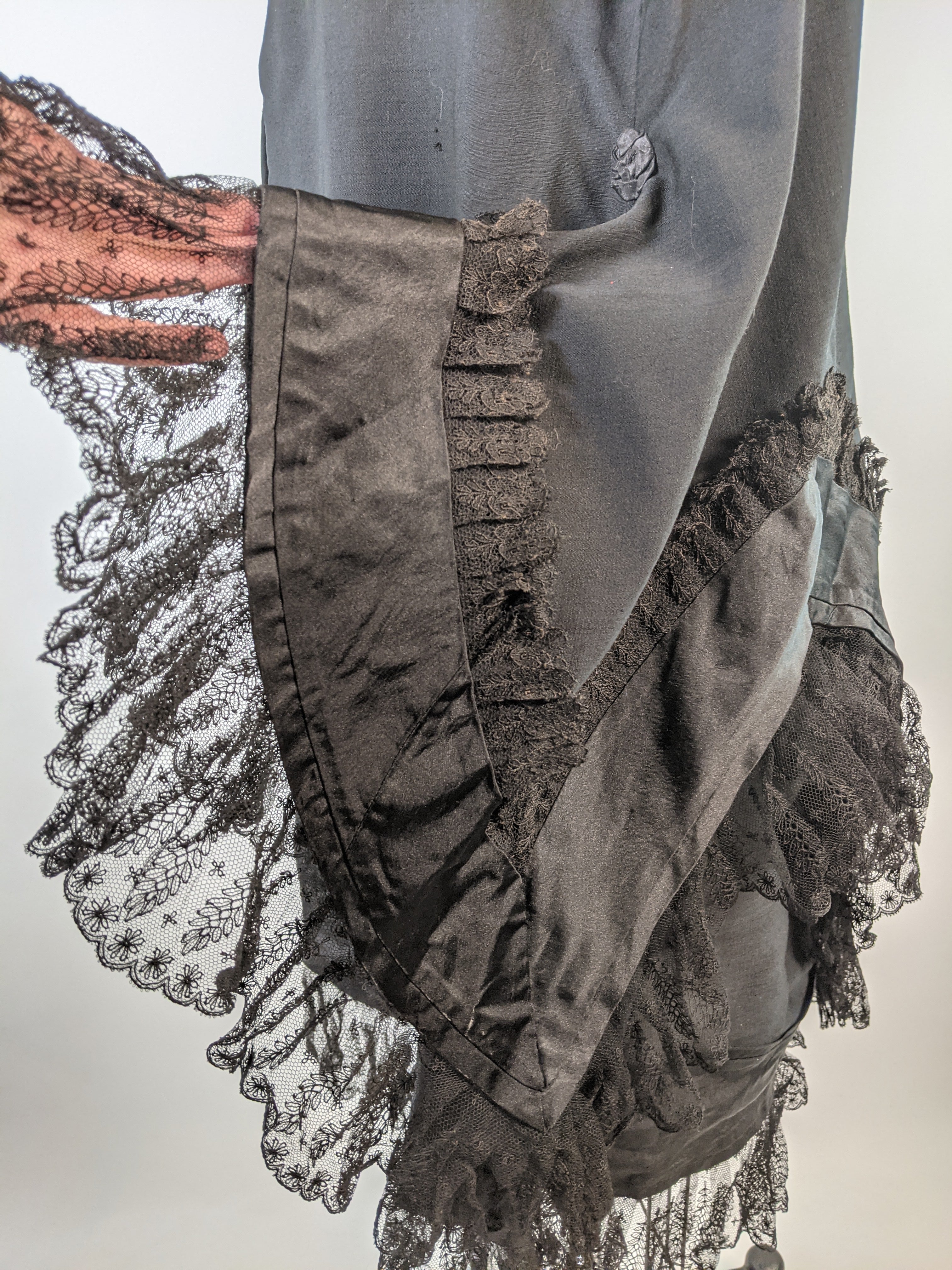 1880s Lace Trimmed Mantle