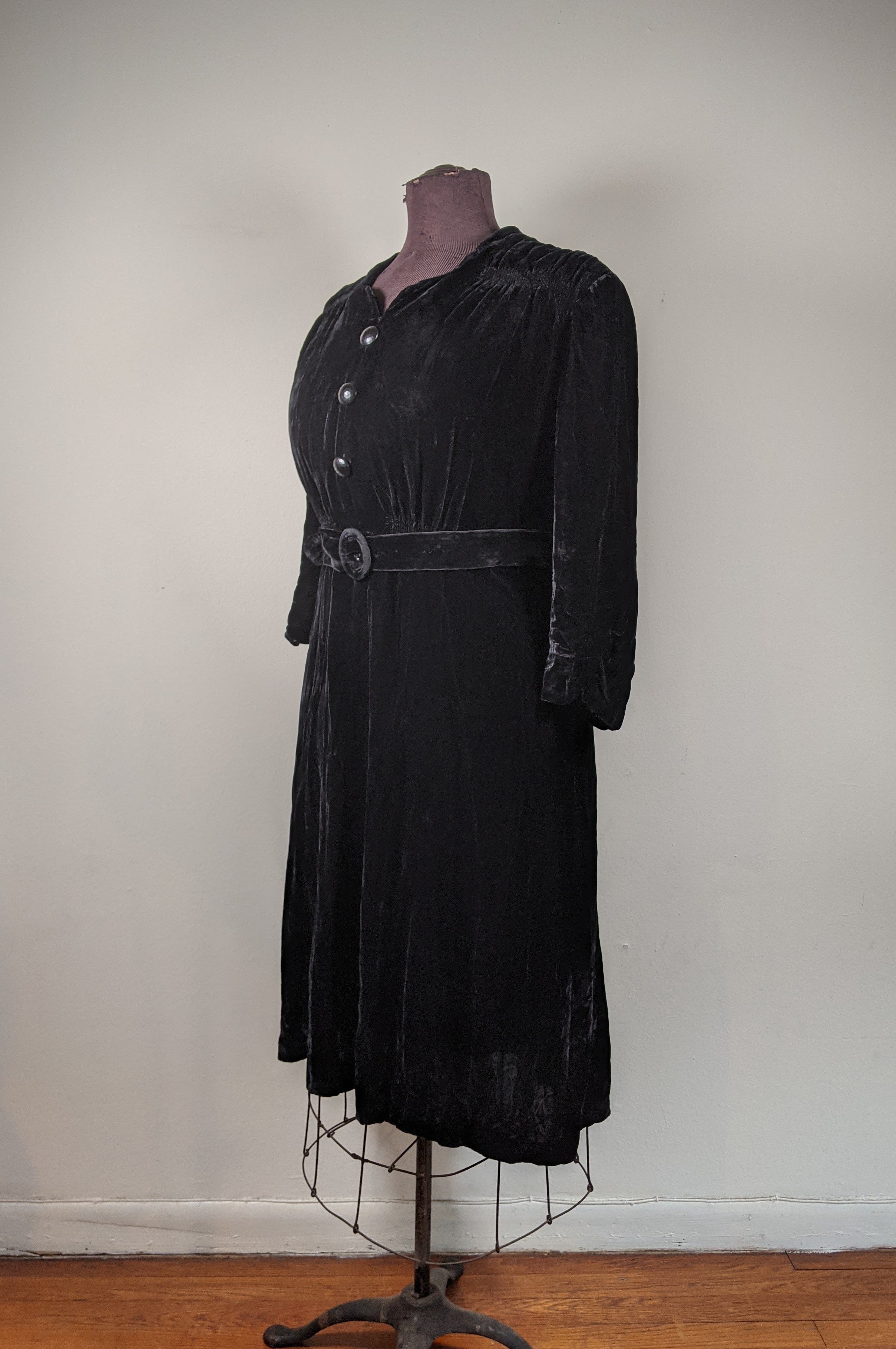 1930s-1940s Rayon Velvet Dress | XL