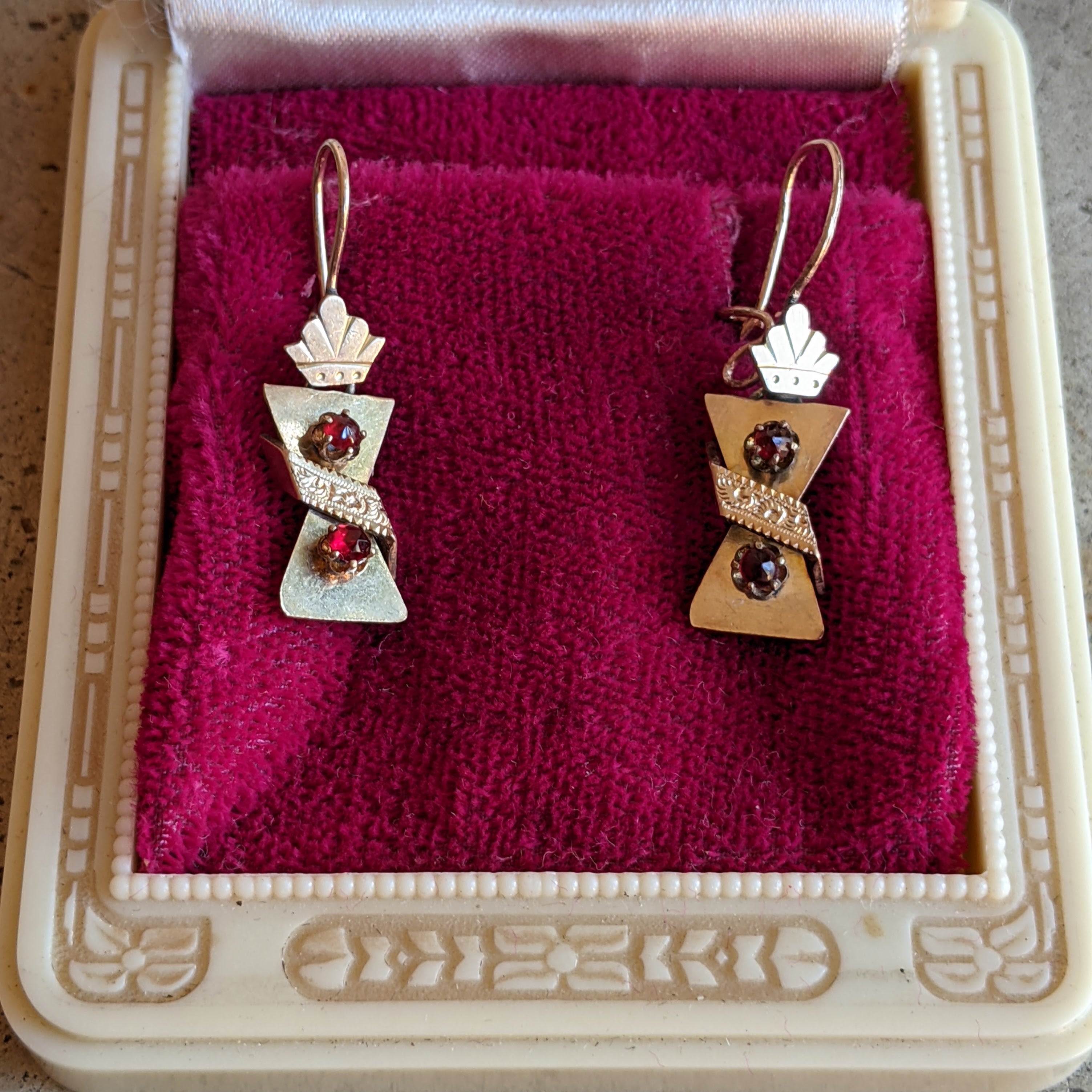 1890s Hourglass Earrings