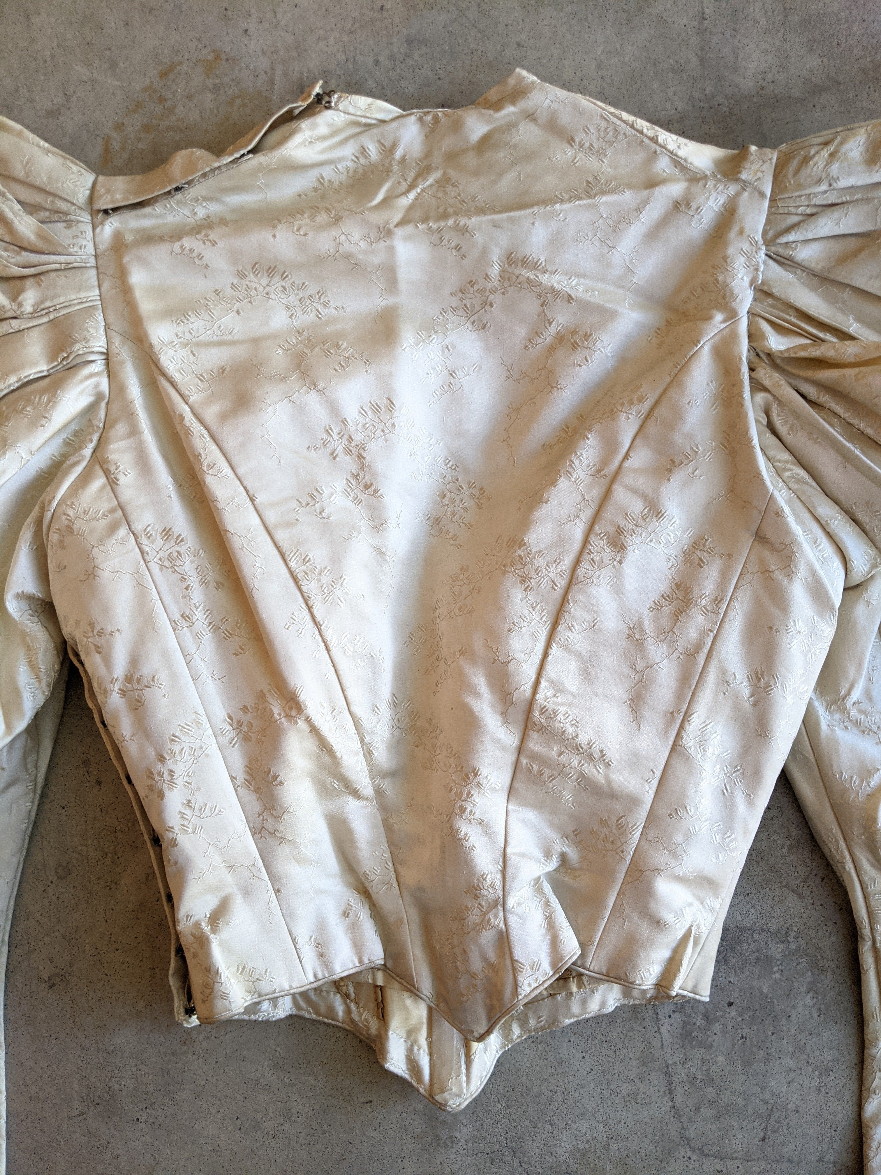 1890s Cream Silk Gigot Sleeve Bodice