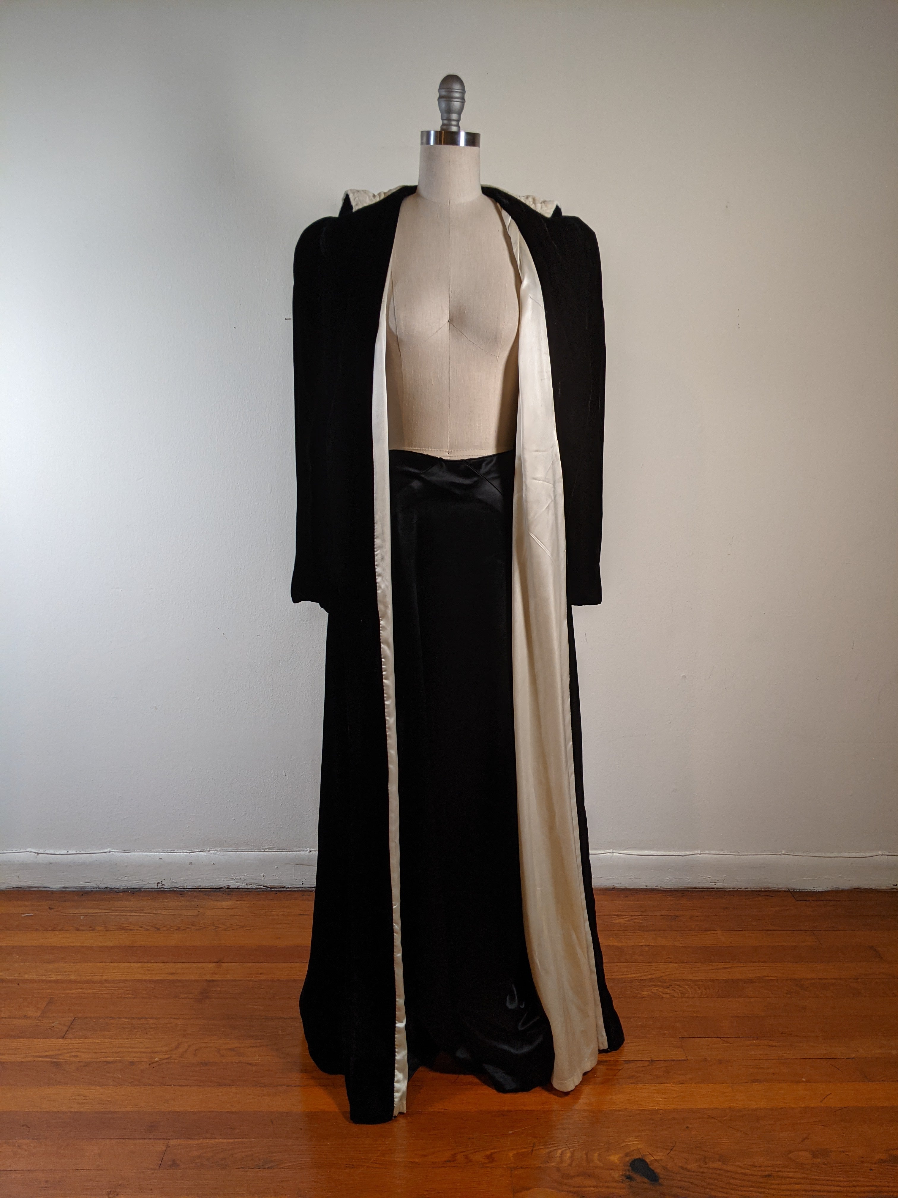 c. 1930s-1940s Hooded Velvet Cloak