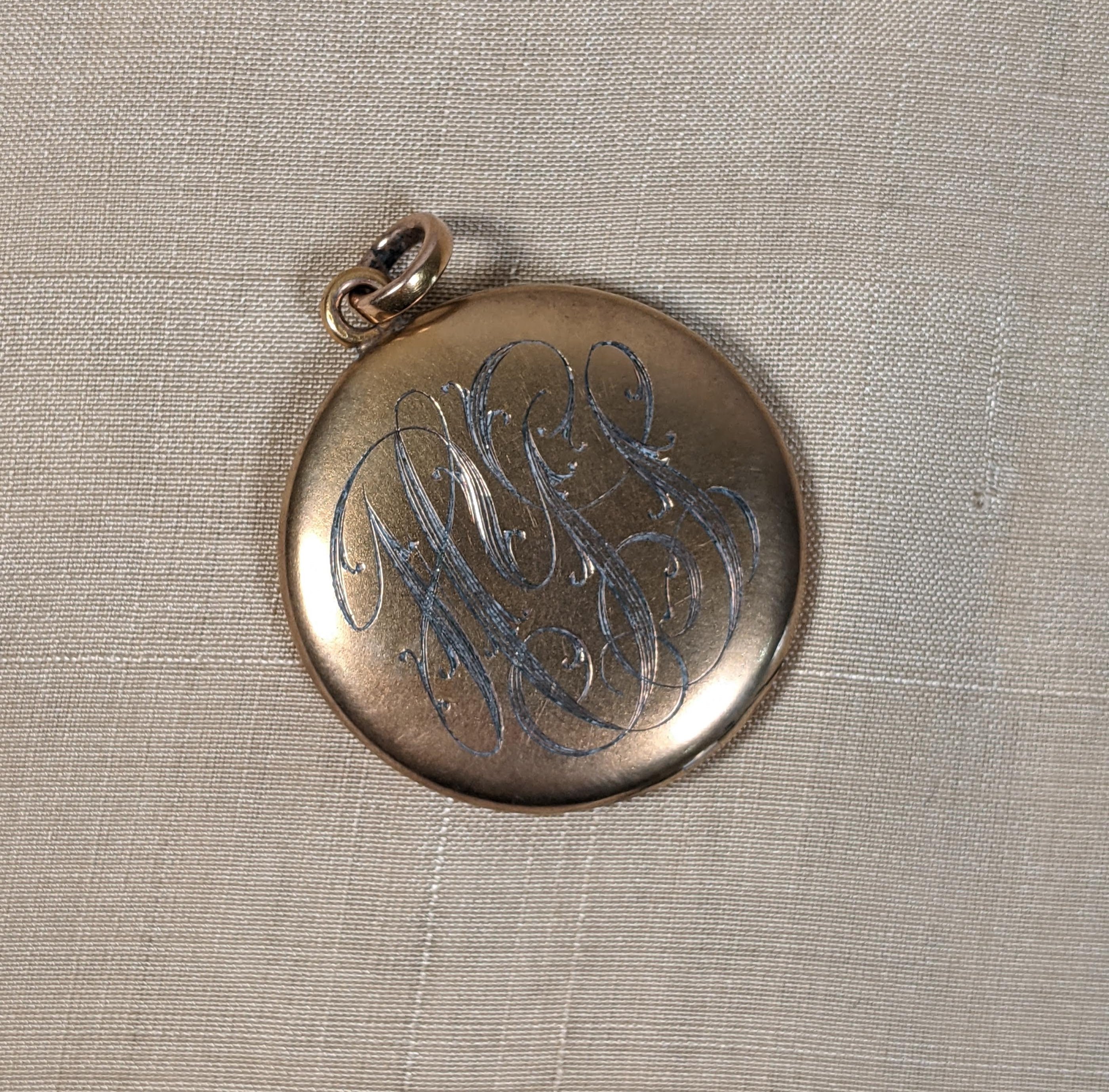 c. 1910s Gold Shell Diamond Star Locket