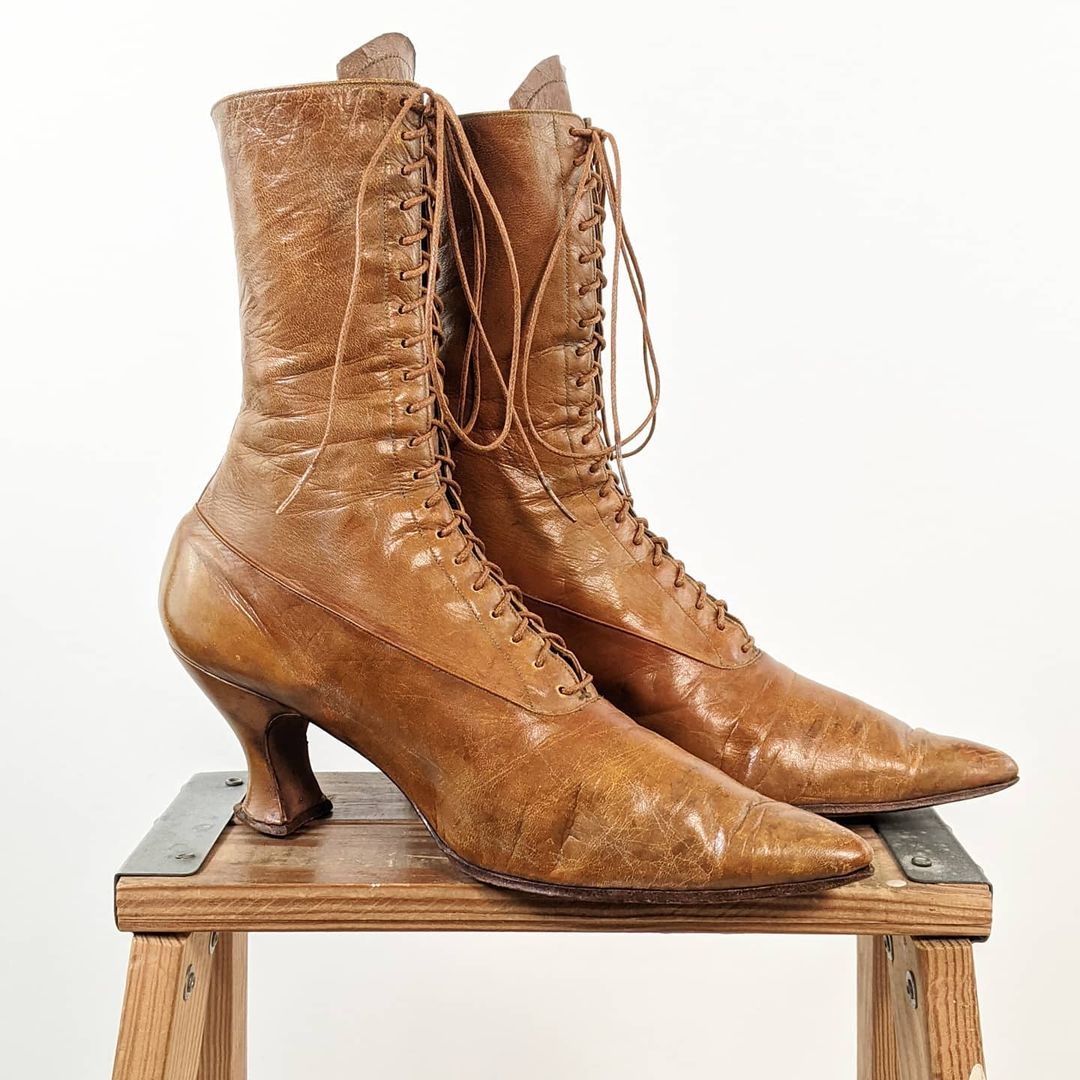 1910s Tan Lace Up Boots | Sz 8-8.5