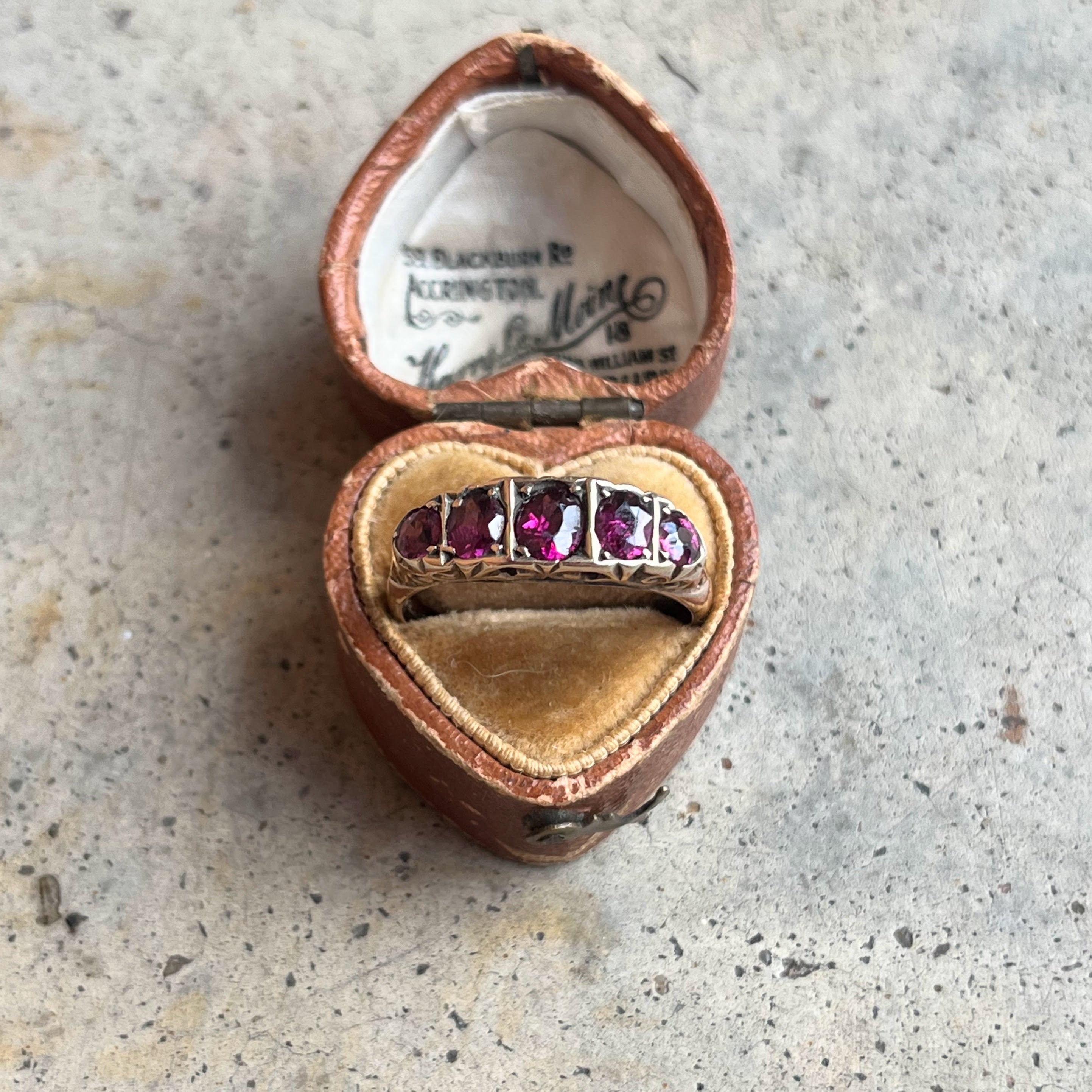 1907 9k Gold Rhodolite Garnet Ring