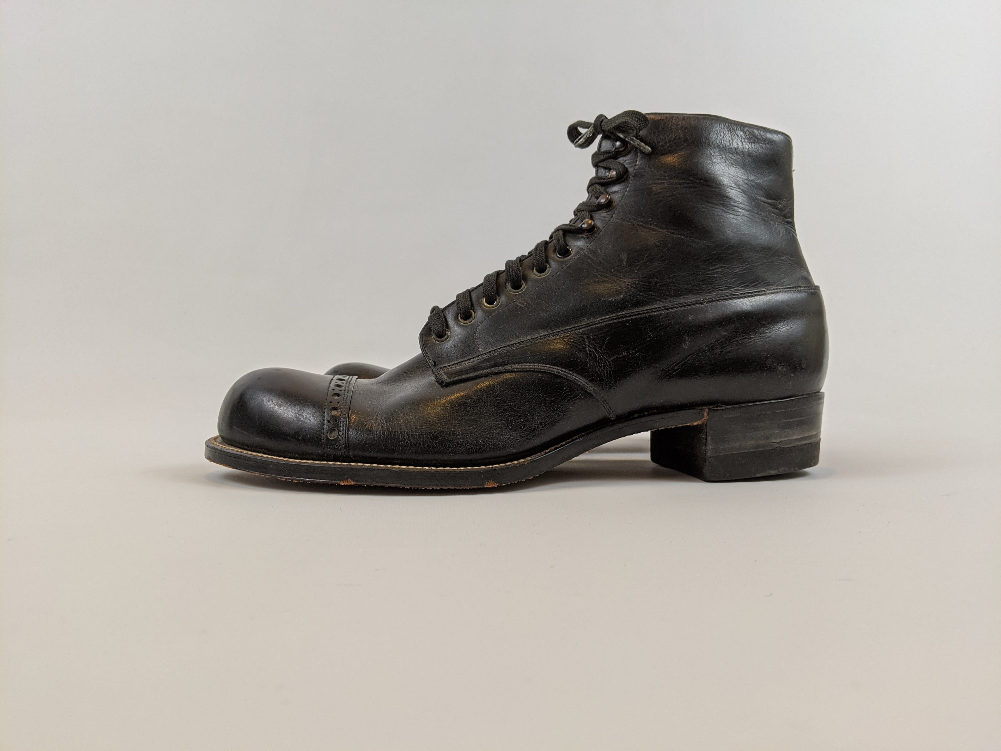 RESERVED | 1910s Black Lace Up Boots | Approx Sz 7.5-8