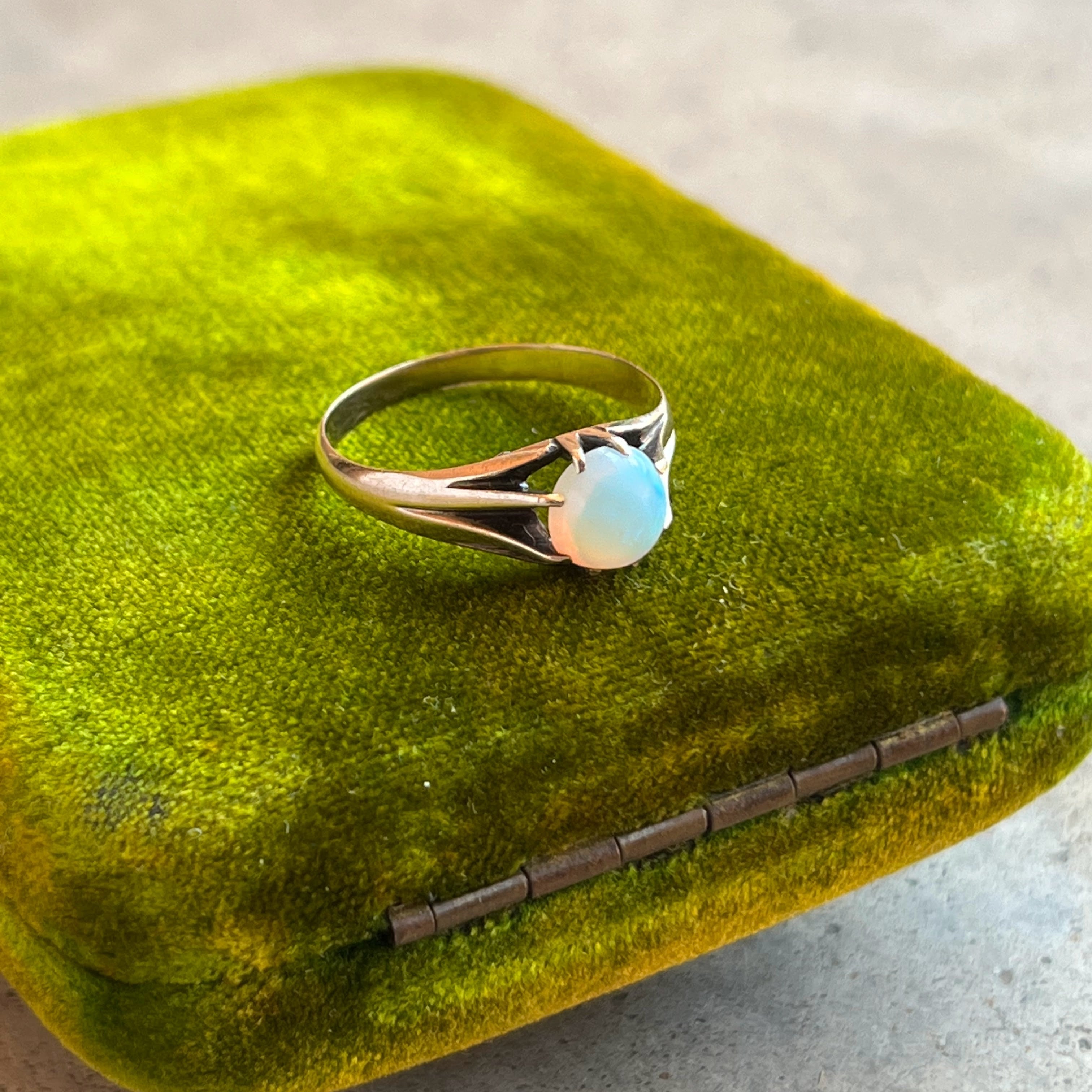 Turn of the Century 8k Gold Opal Ring