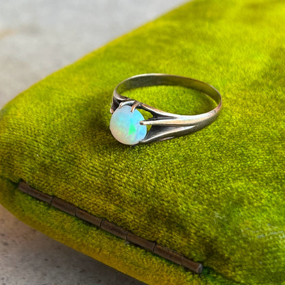 Turn of the Century 8k Gold Opal Ring