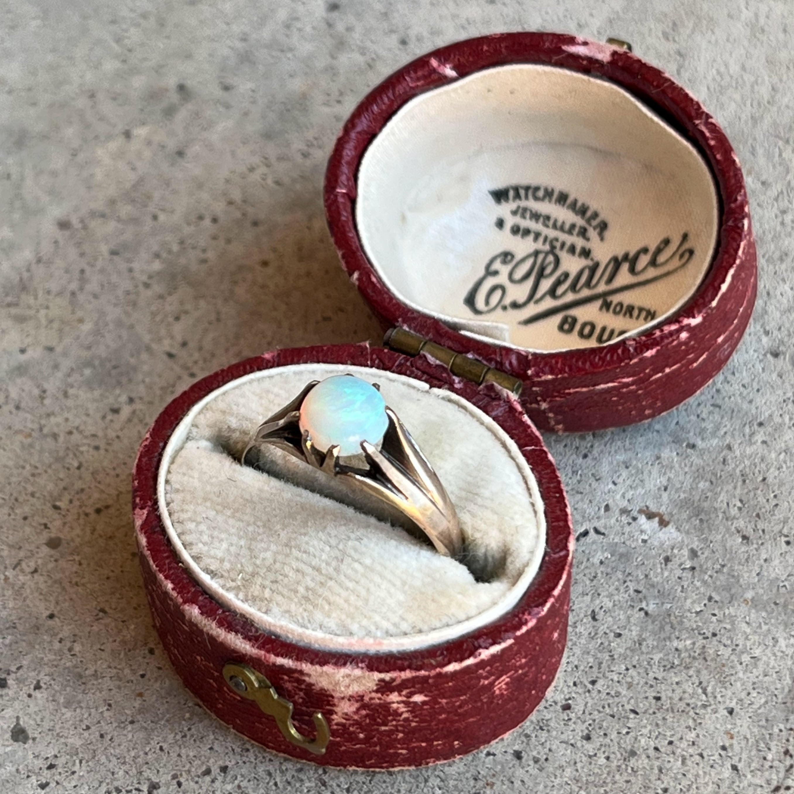 Turn of the Century 8k Gold Opal Ring