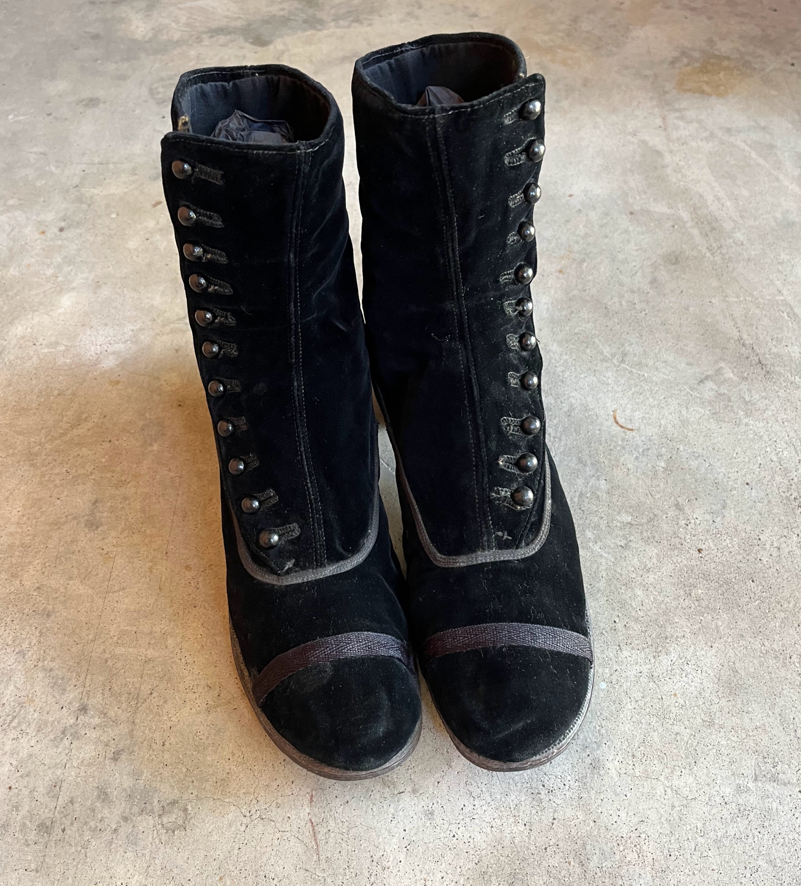 c. 1910s Black Velvet Side Button Boots | Approx Sz 7.5-8