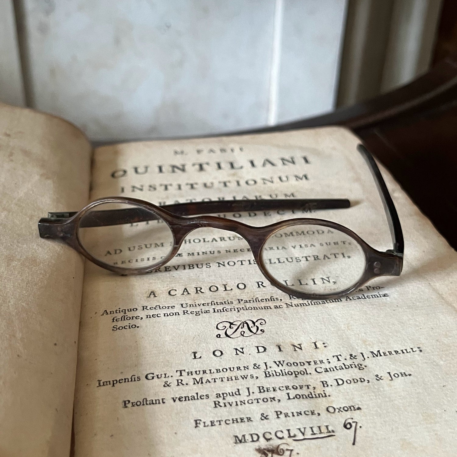 c. 1800 Tortoise Shell Wig Spectacles - Dark