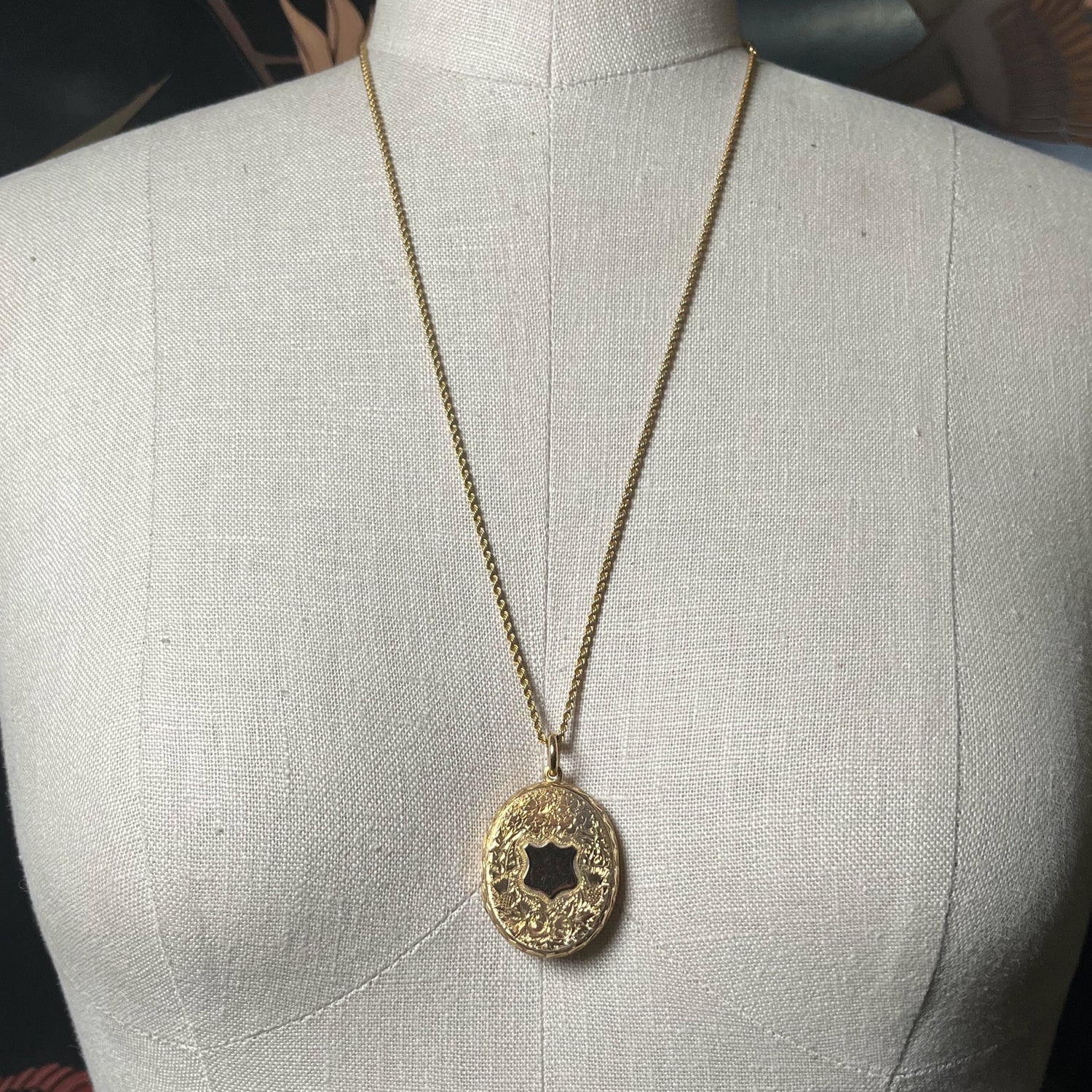 18k Gold 19th c. Floral Locket