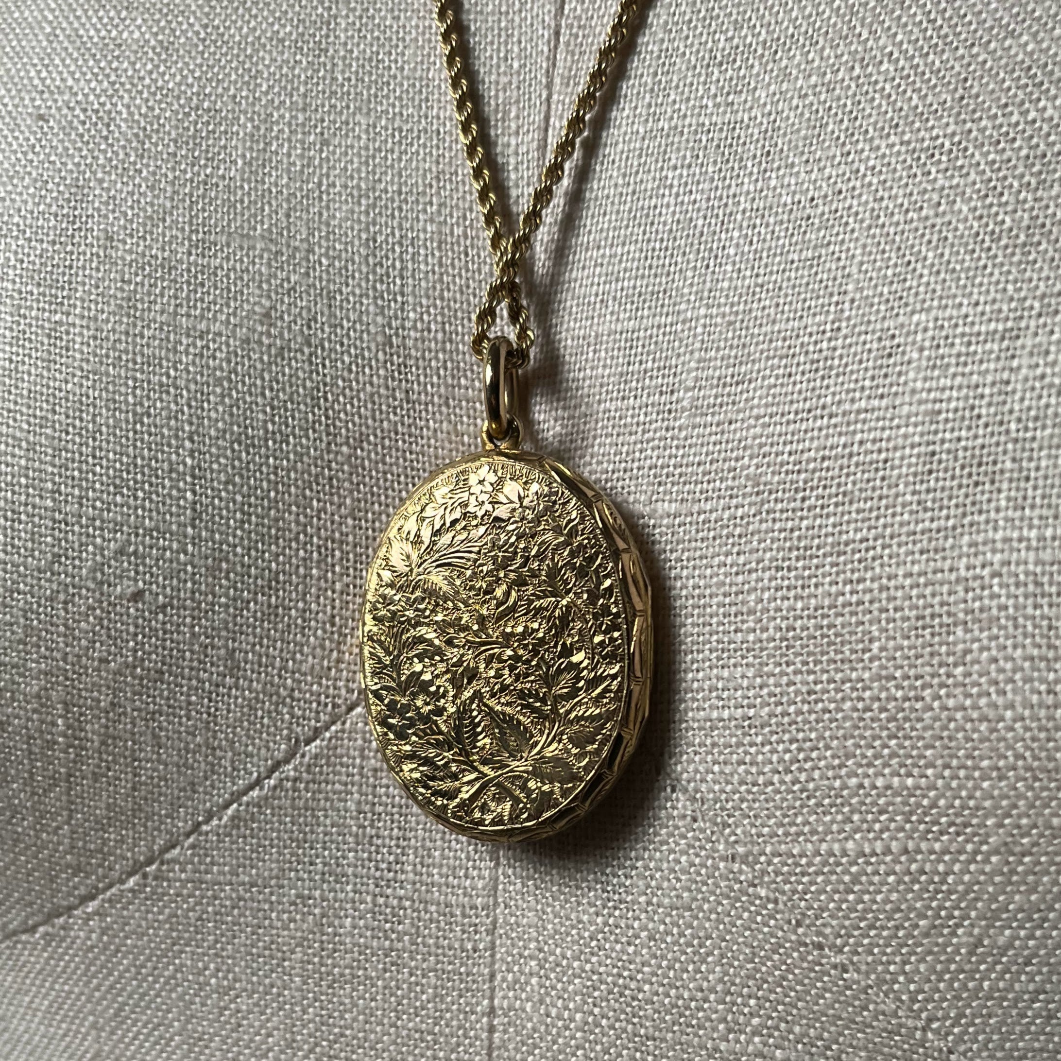 18k Gold 19th c. Floral Locket