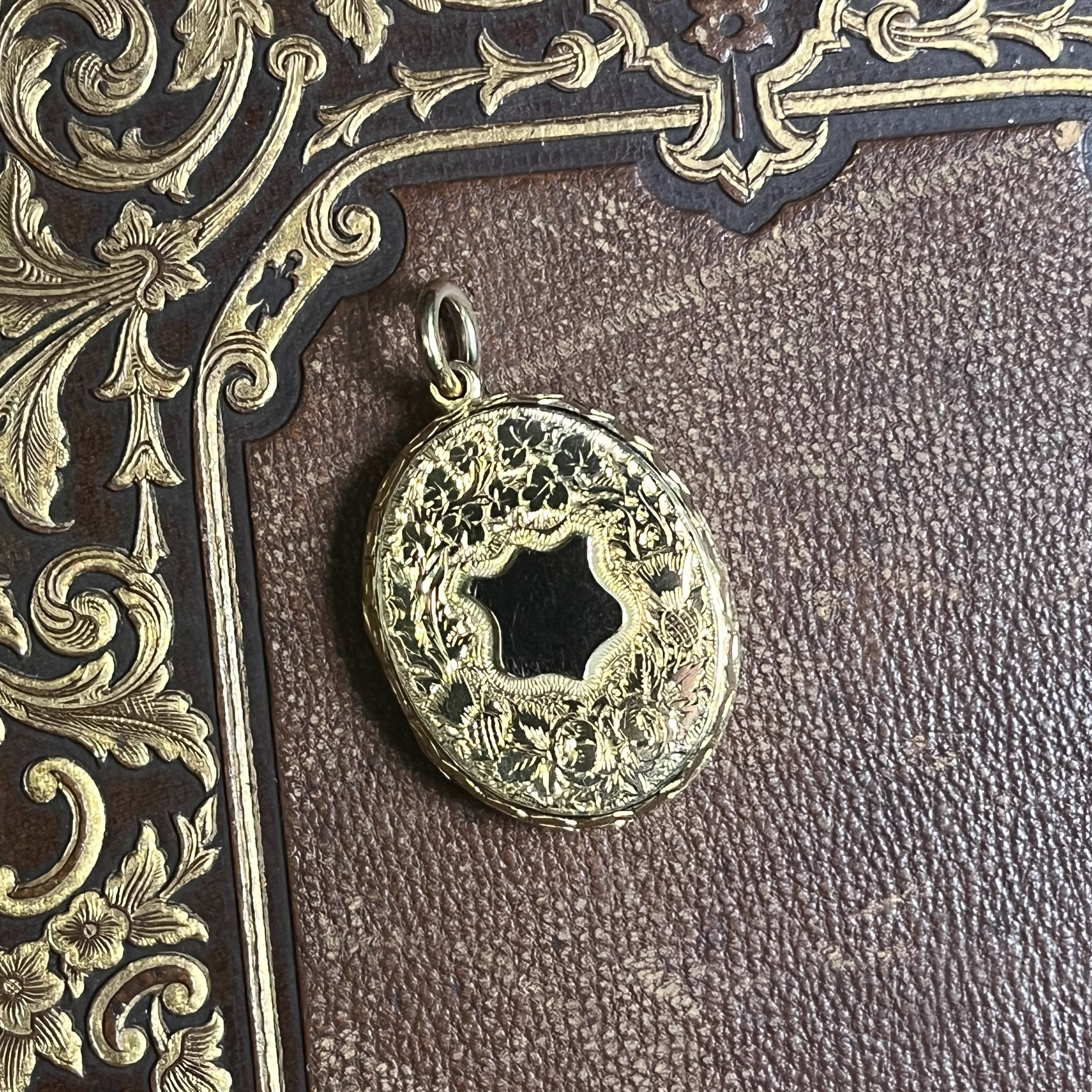18k Gold 19th c. Floral Locket