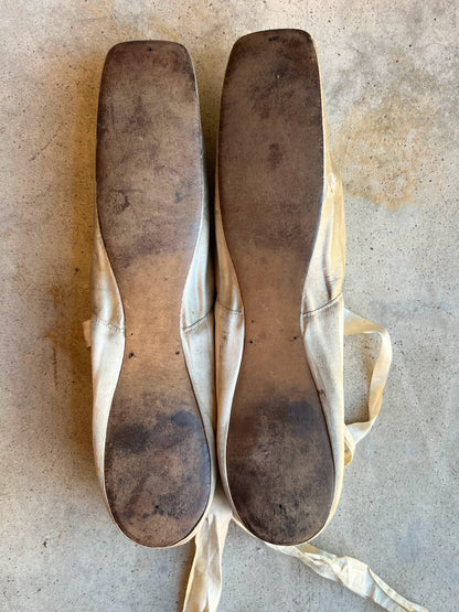 Early-Mid 19th c. Cream Silk Slippers