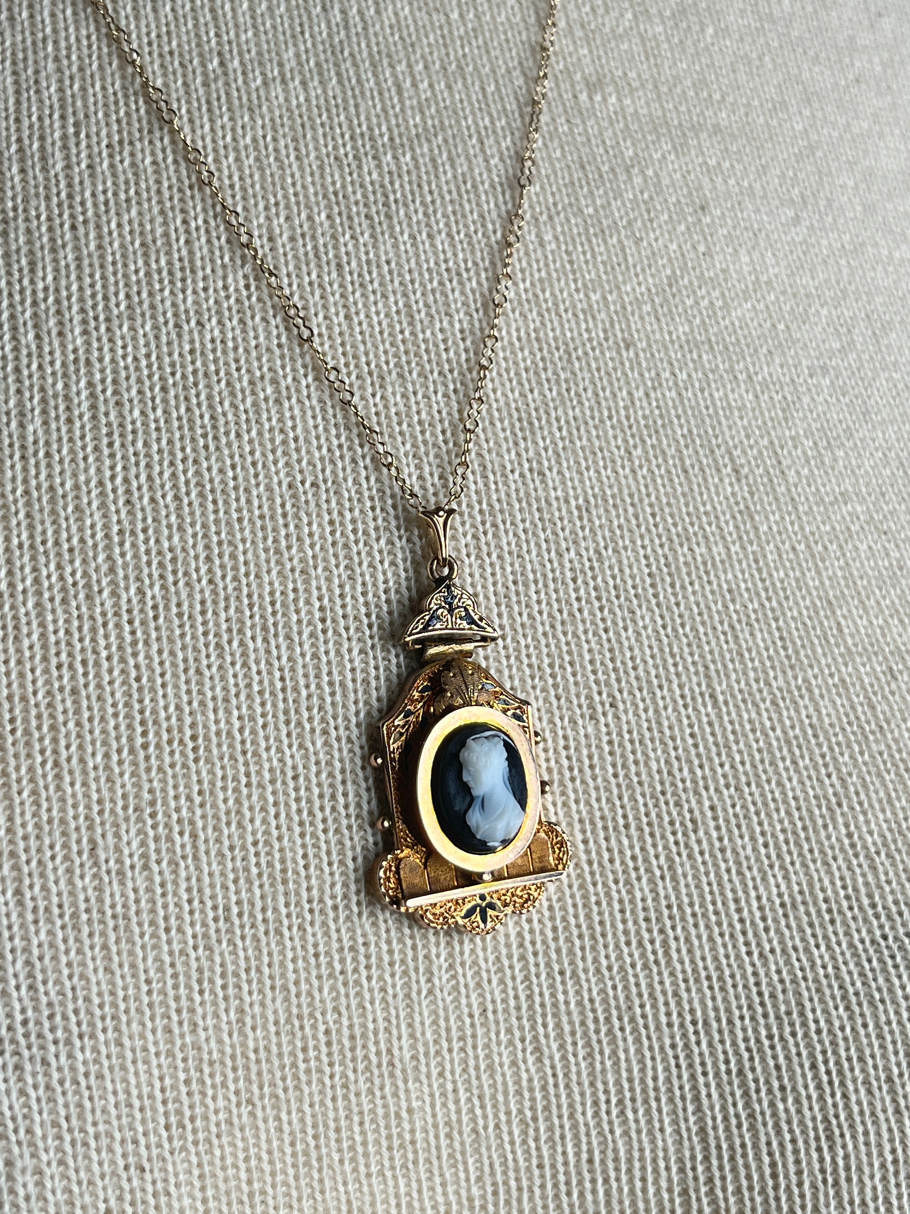 c. 1870s-1880s 12k-14k Gold Hardstone Cameo Necklace