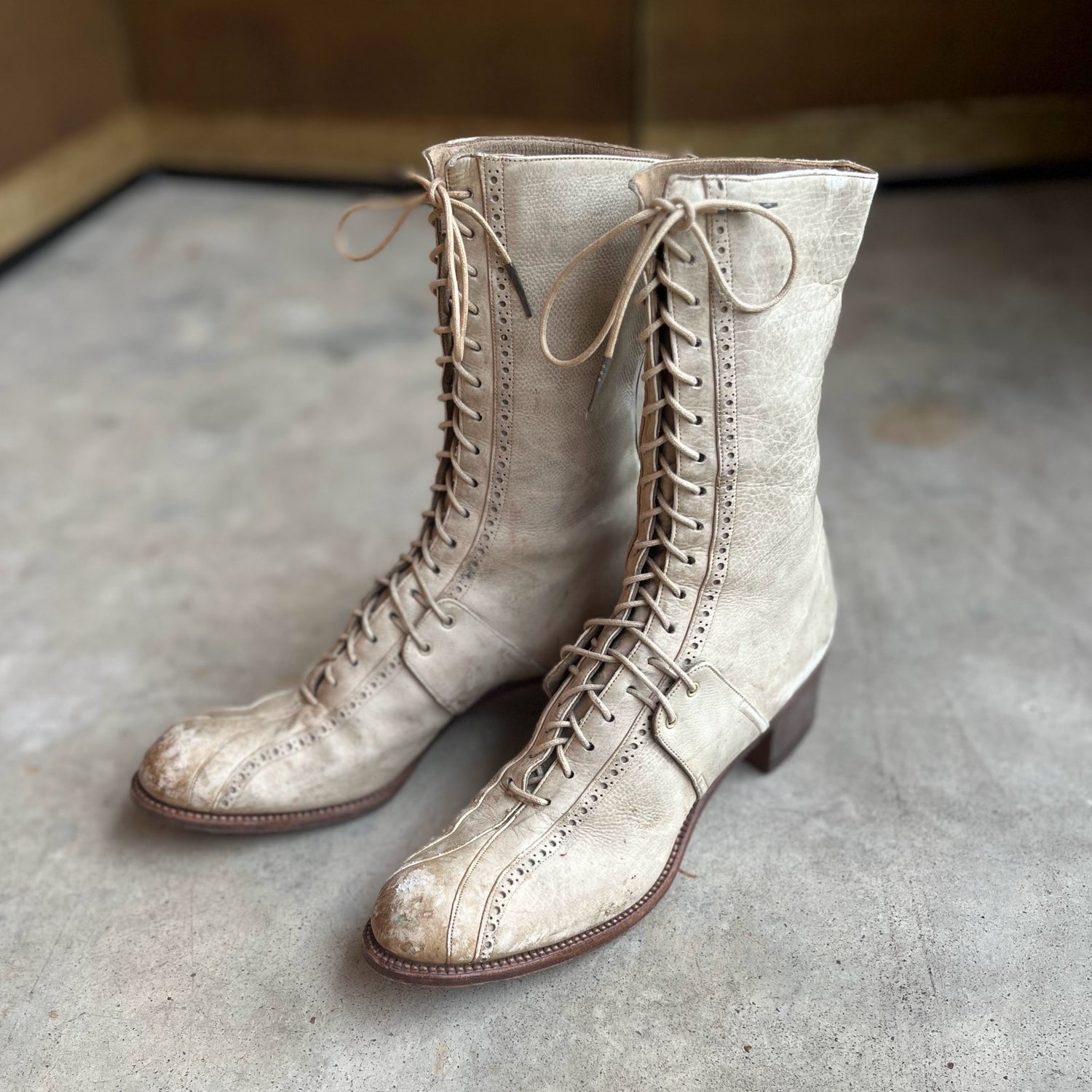 c. 1910s Cream Lace Up Boots | Approx Sz 6