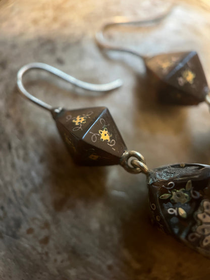 Victorian Piqué Earrings