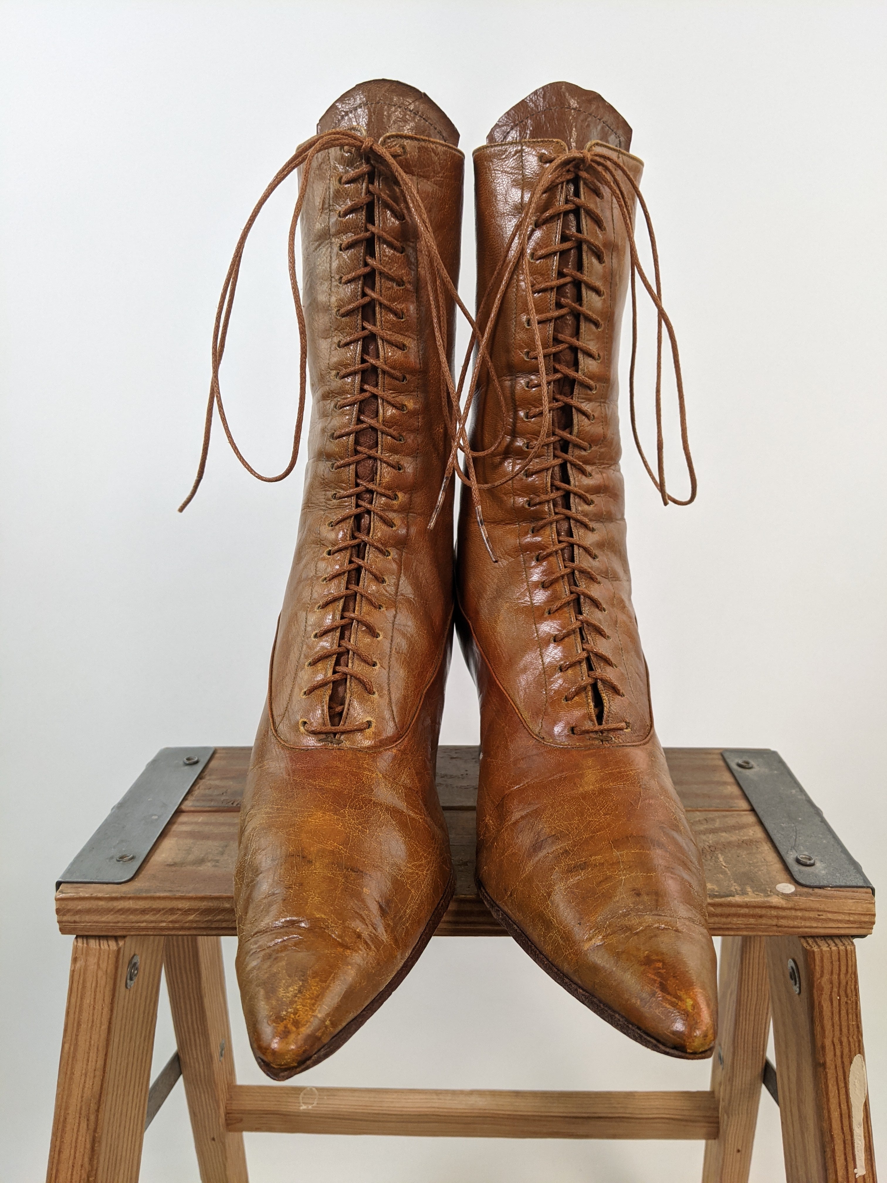1910s Tan Lace Up Boots | Sz 8-8.5