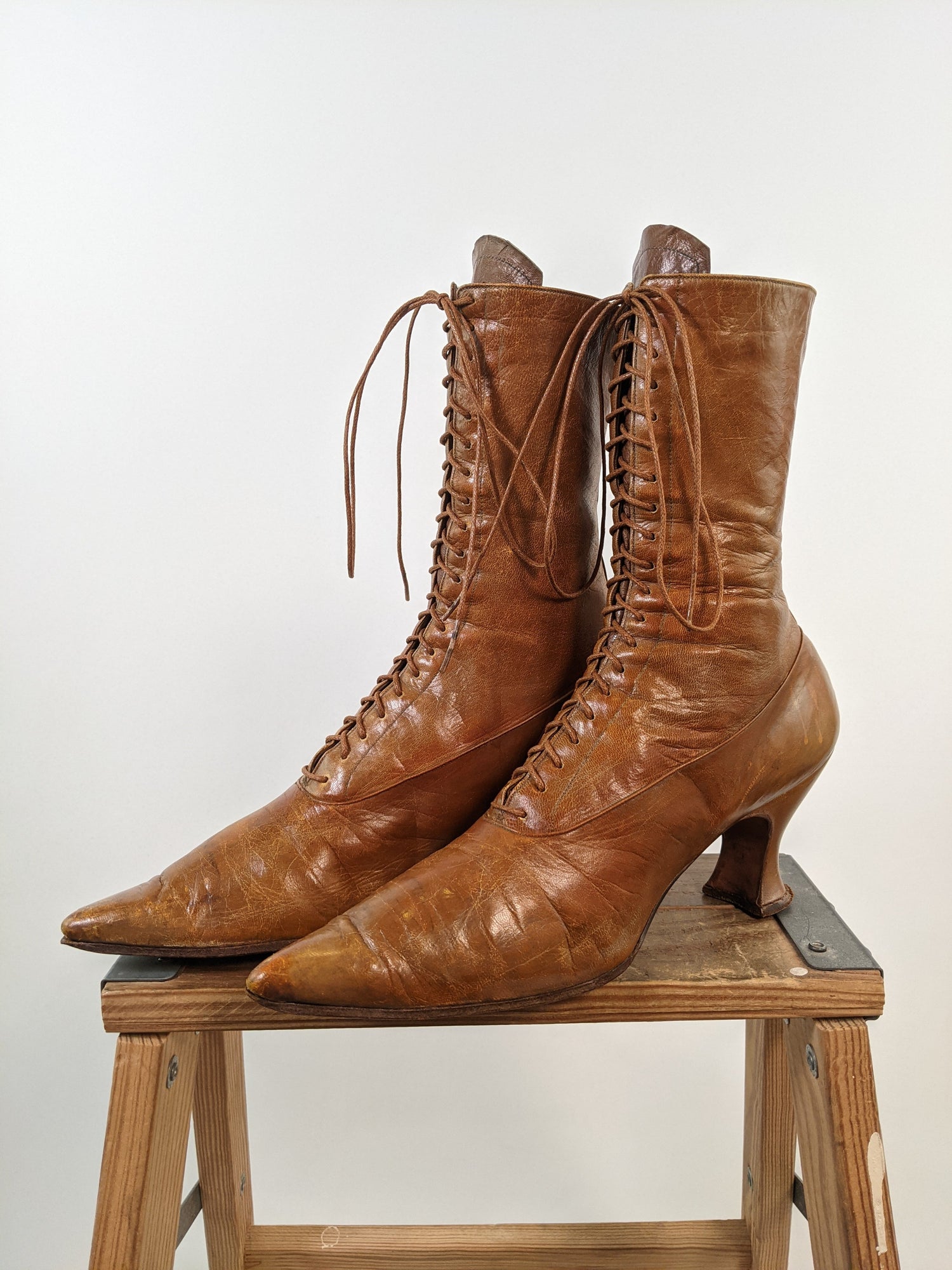 1910s Tan Lace Up Boots | Sz 8-8.5