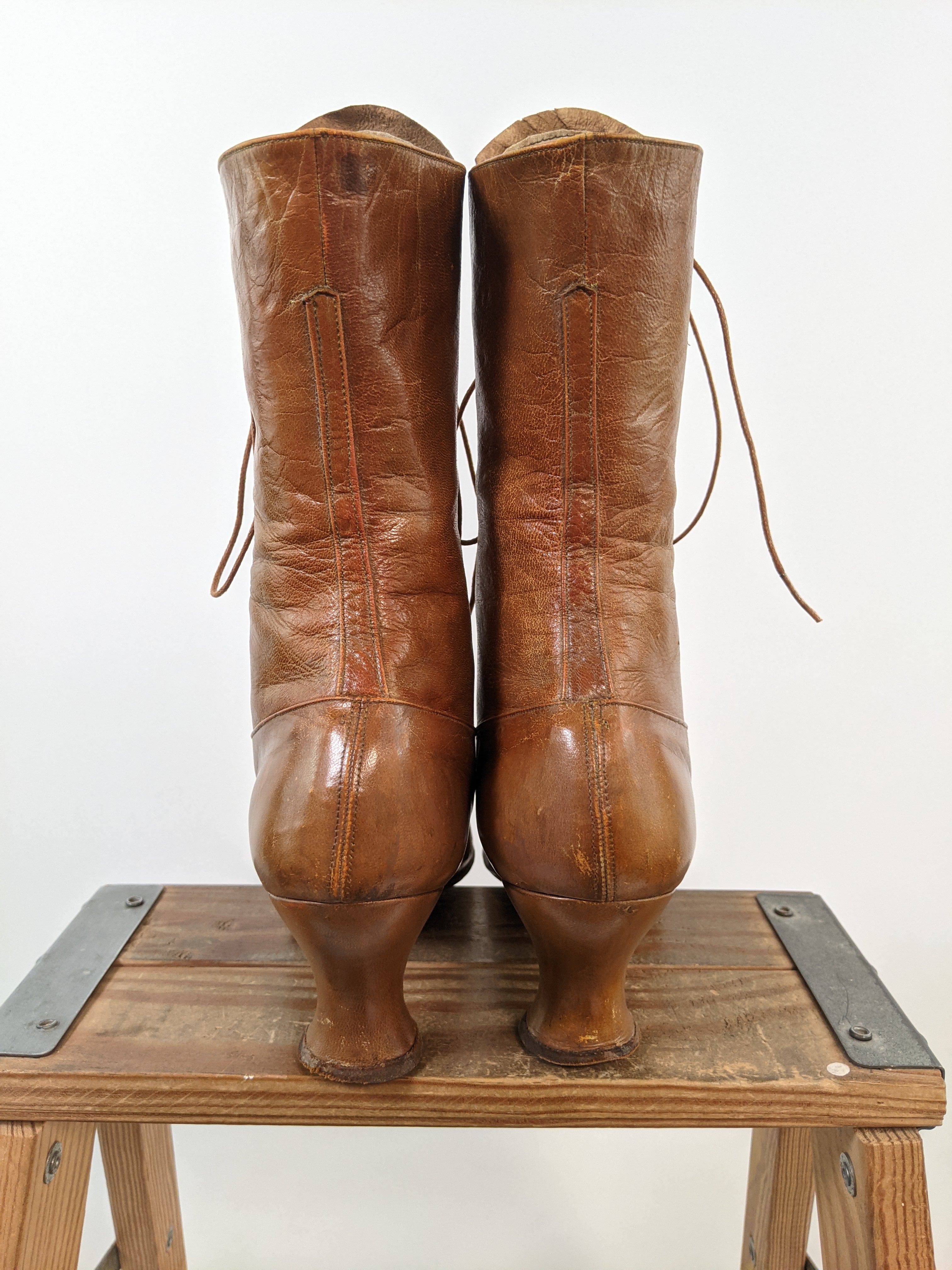 1910s Tan Lace Up Boots | Sz 8-8.5