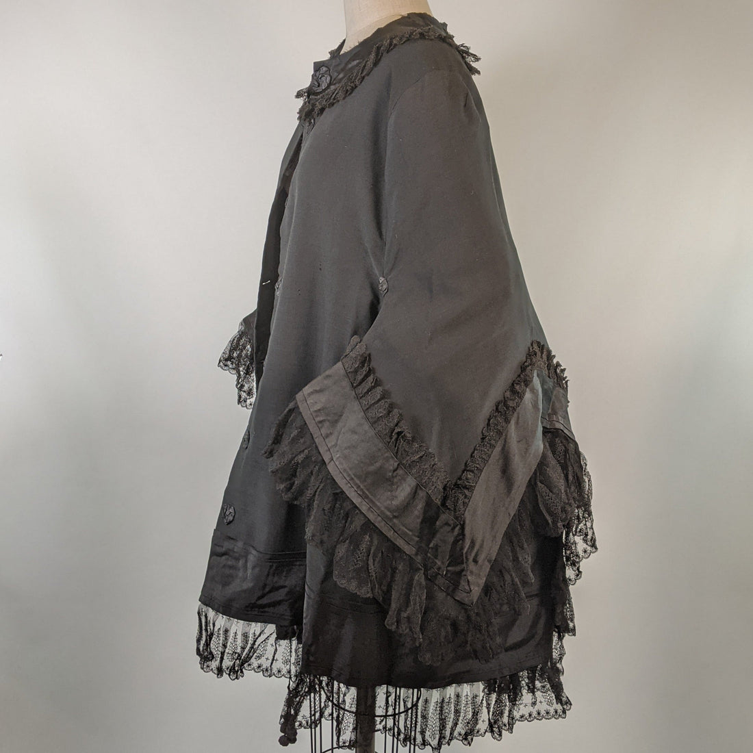 1880s Lace Trimmed Mantle