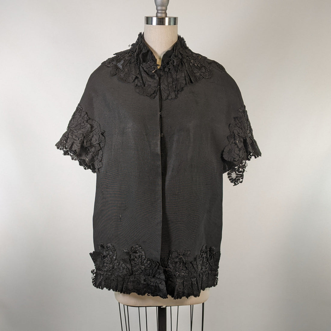 1880s Ivy Leaf Mantle
