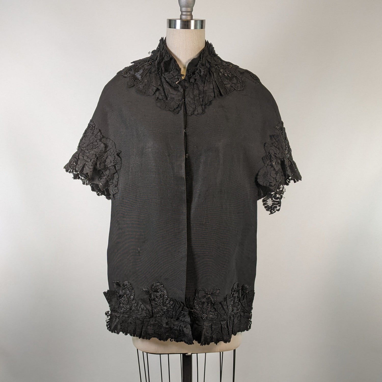 1880s Ivy Leaf Mantle