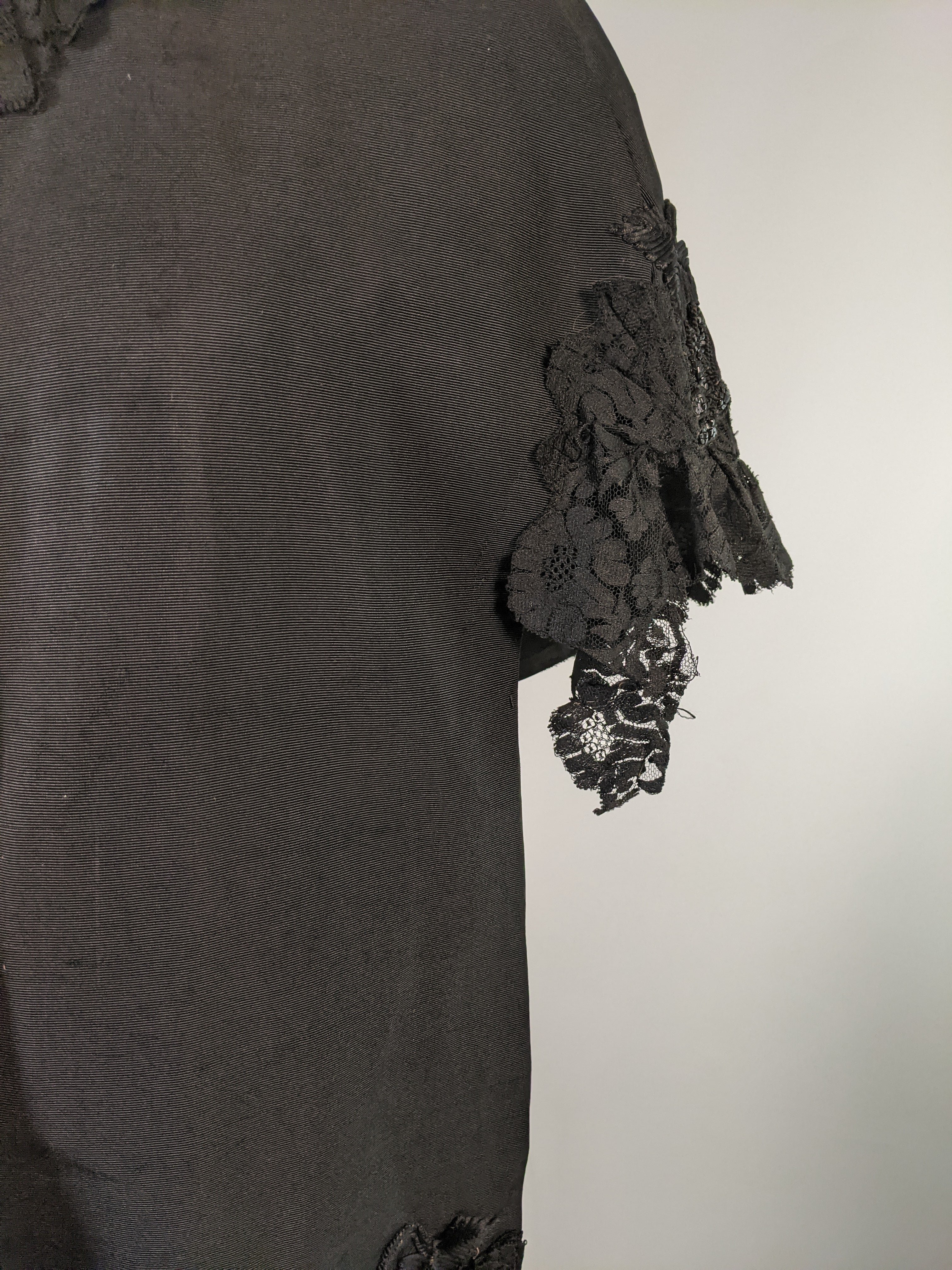 1880s Ivy Leaf Mantle