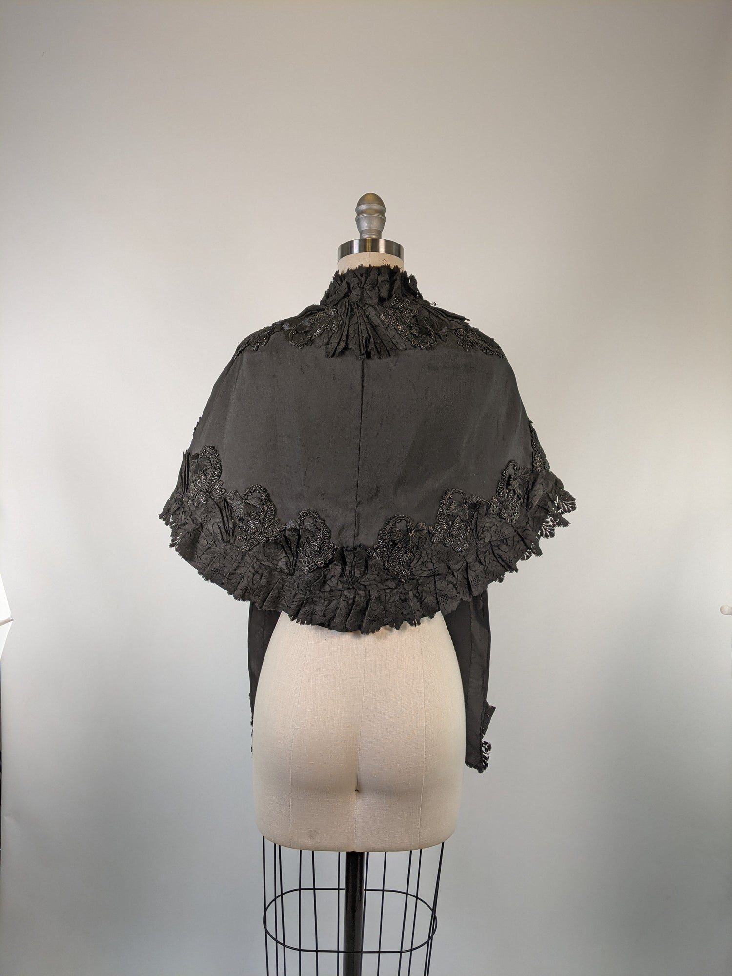 1880s Ivy Leaf Mantle
