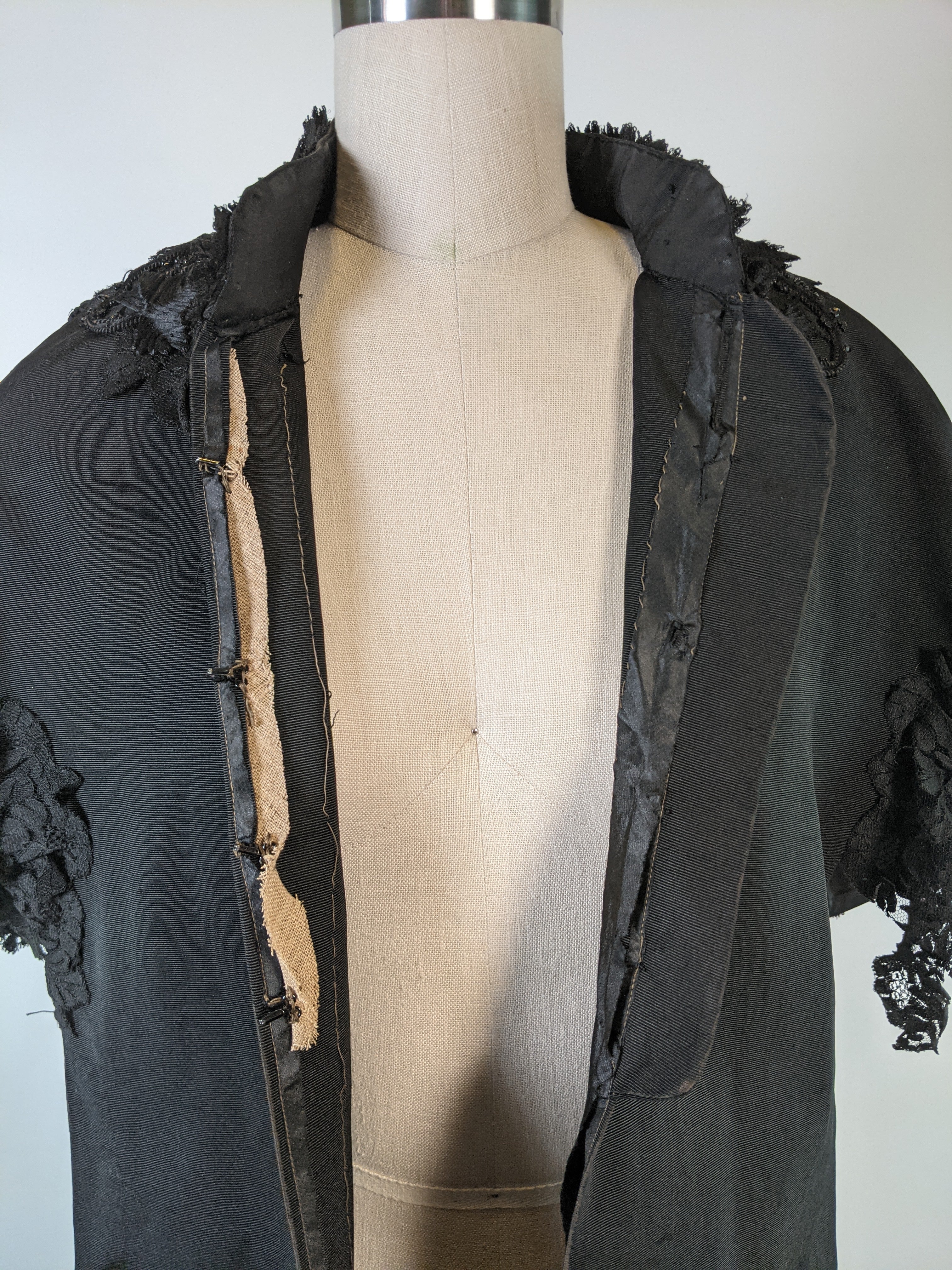 1880s Ivy Leaf Mantle