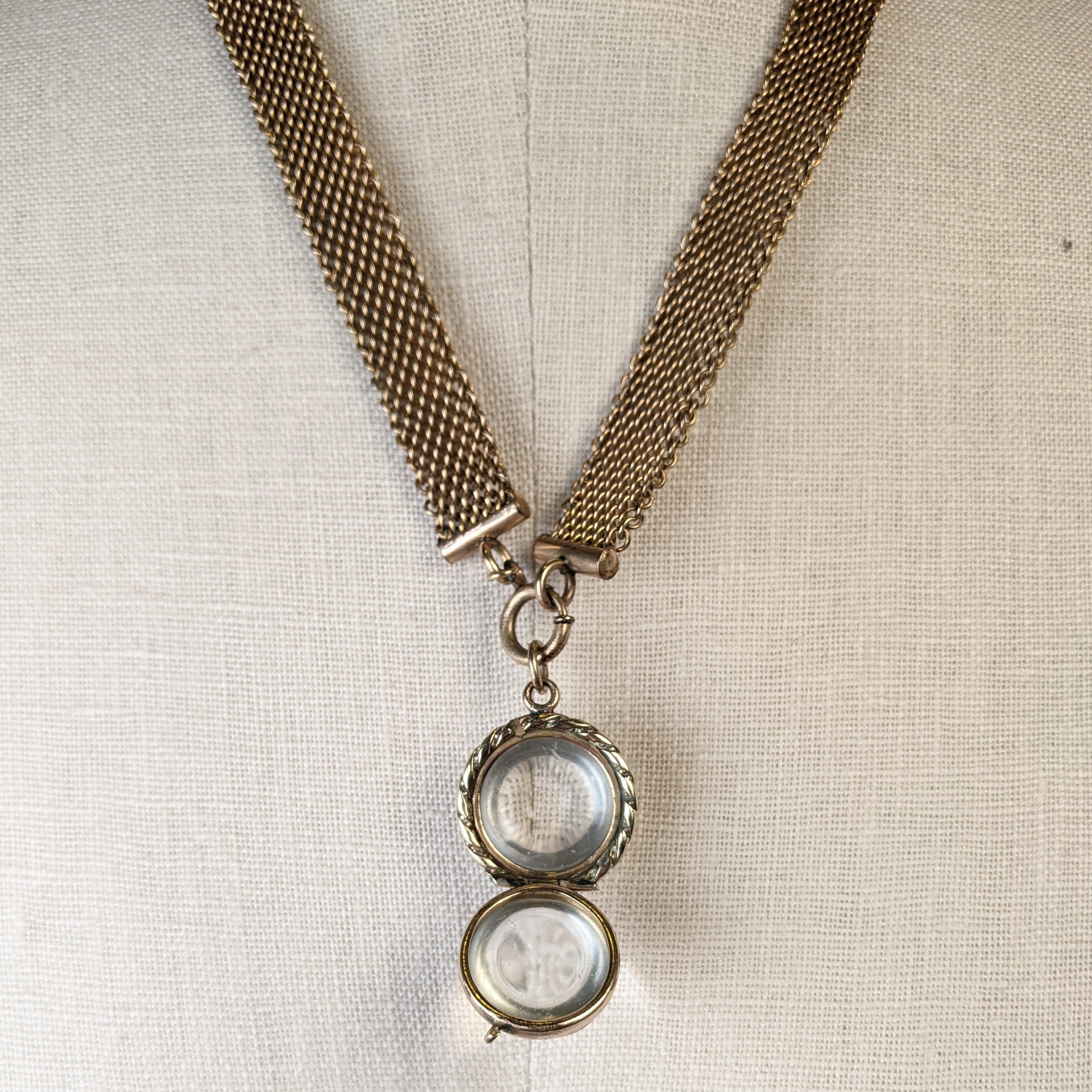 Victorian Pools of Light Locket⁣