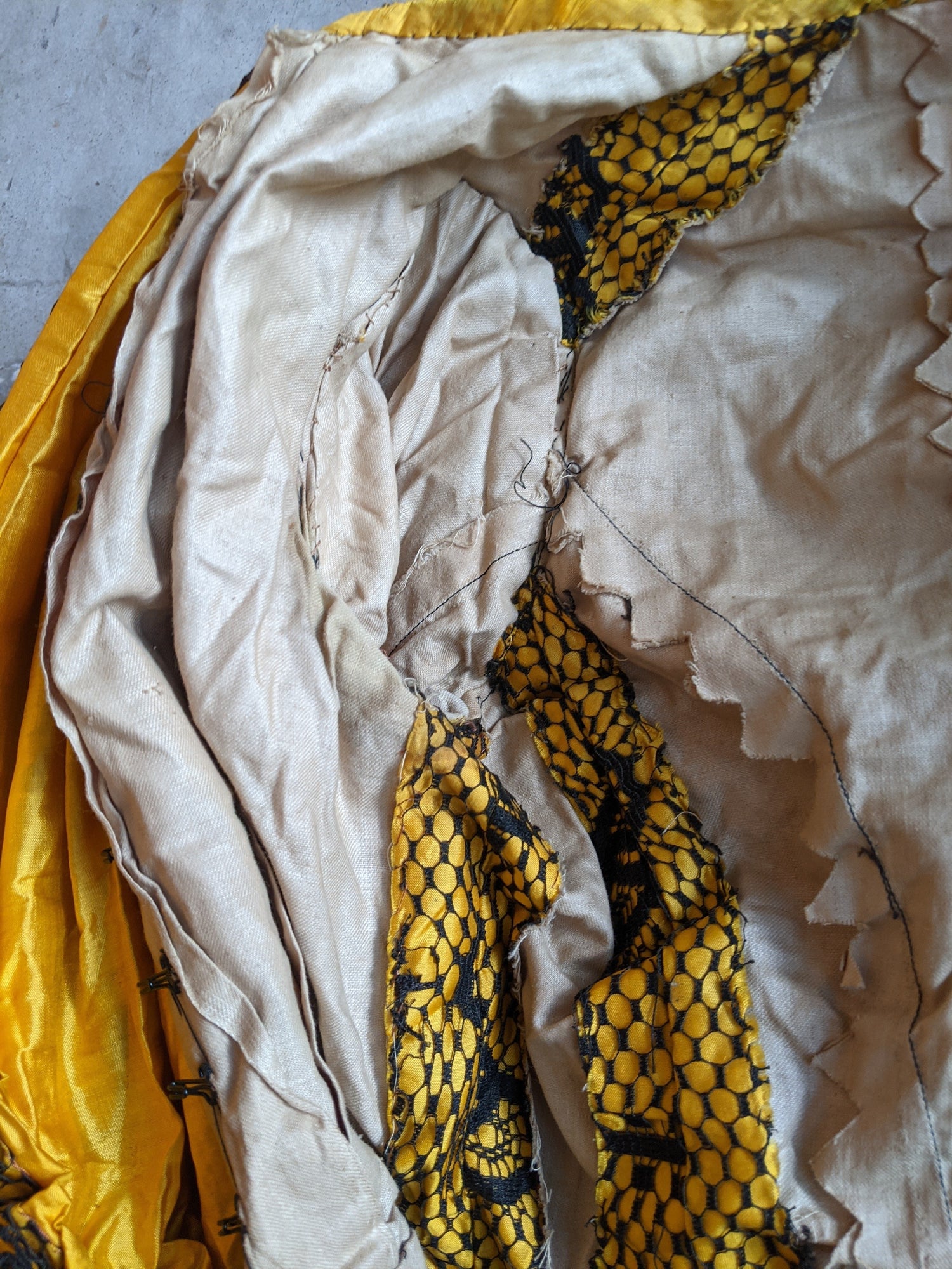 1904-1905 Yellow + Black Silk Bodice