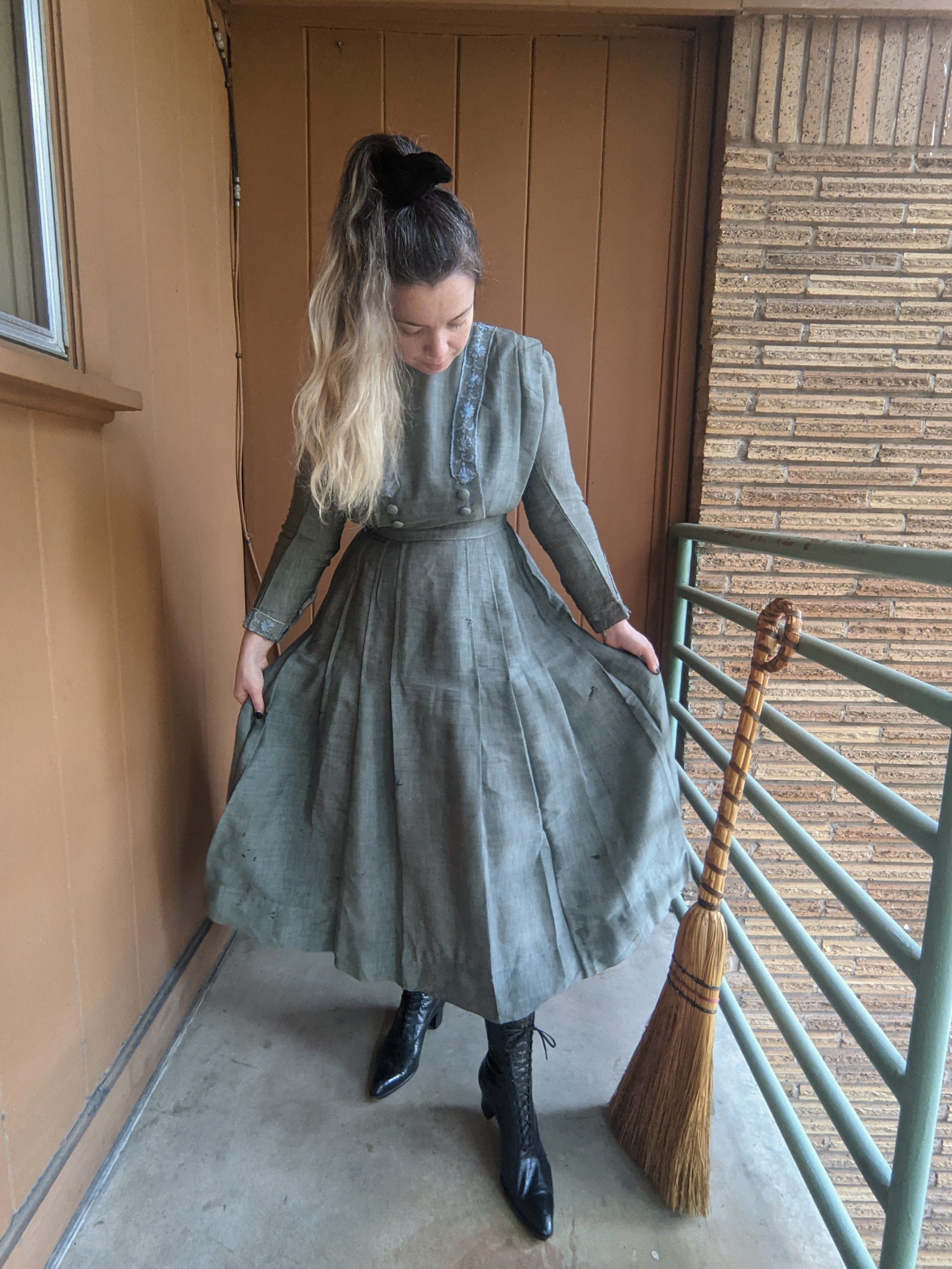 1900s Green Dress