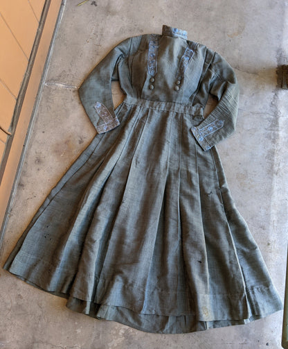 1900s Green Dress