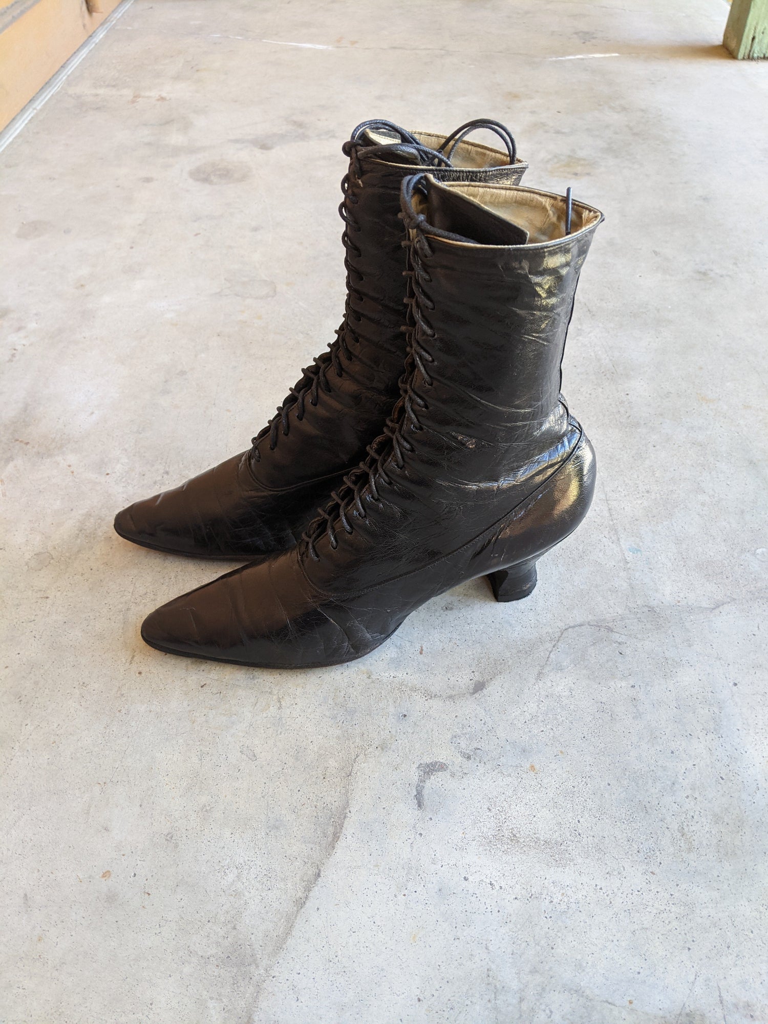 1910s-1920s Lace Up Boots | 7.5-8 US