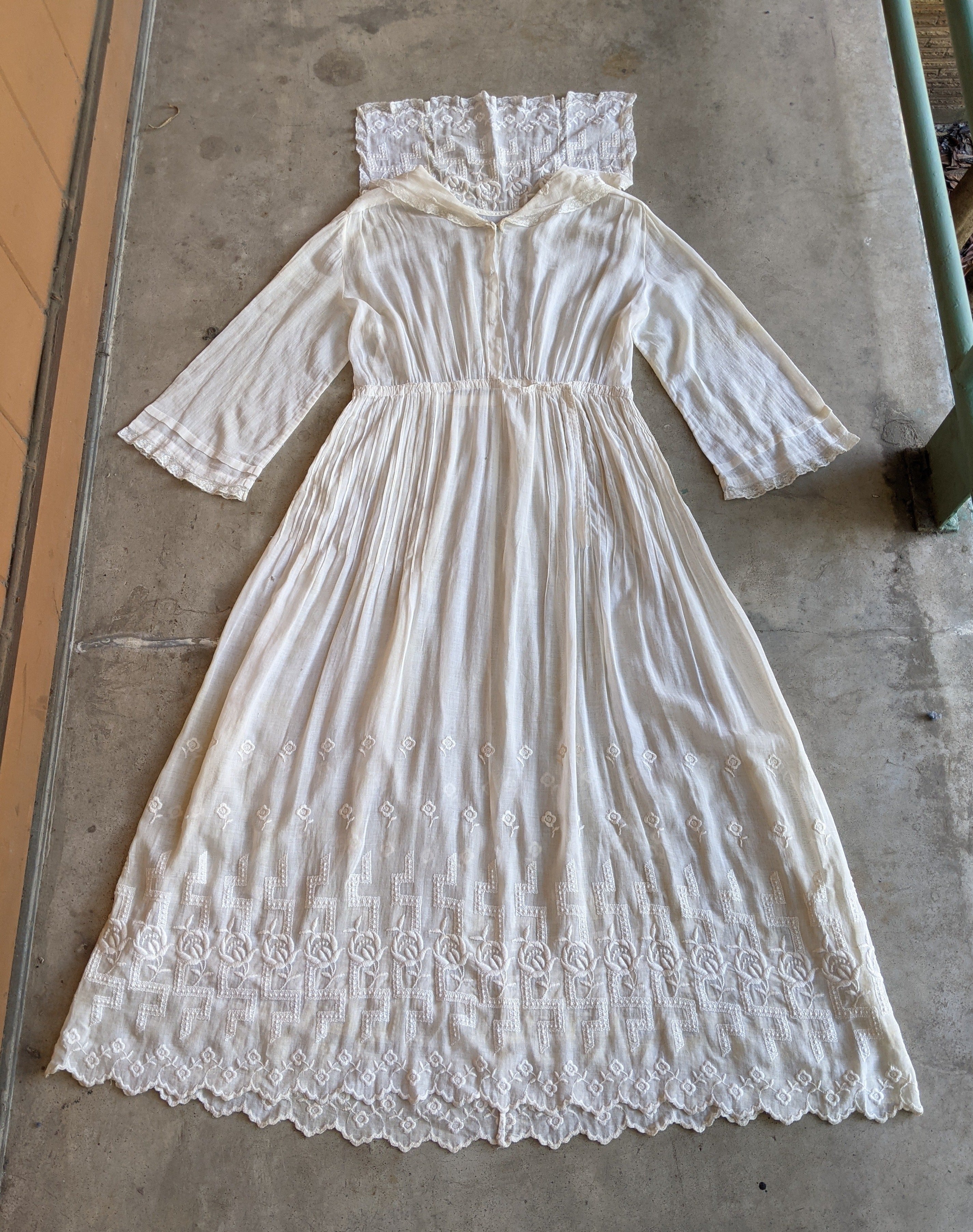 1910s Embroidered Cotton Dress | 30" Waist
