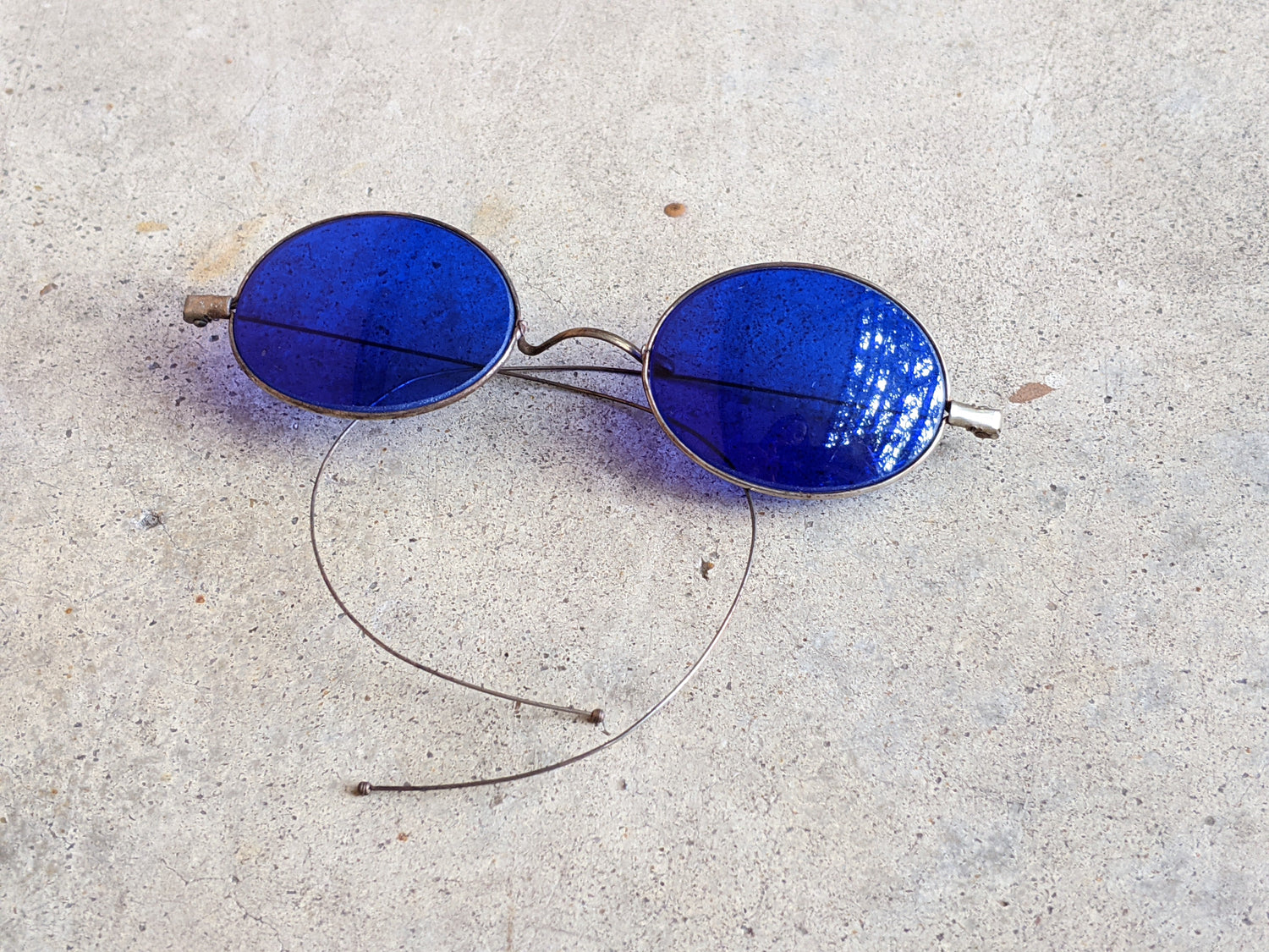 Cobalt Blue 1890s-1900s Tinted Glasses 