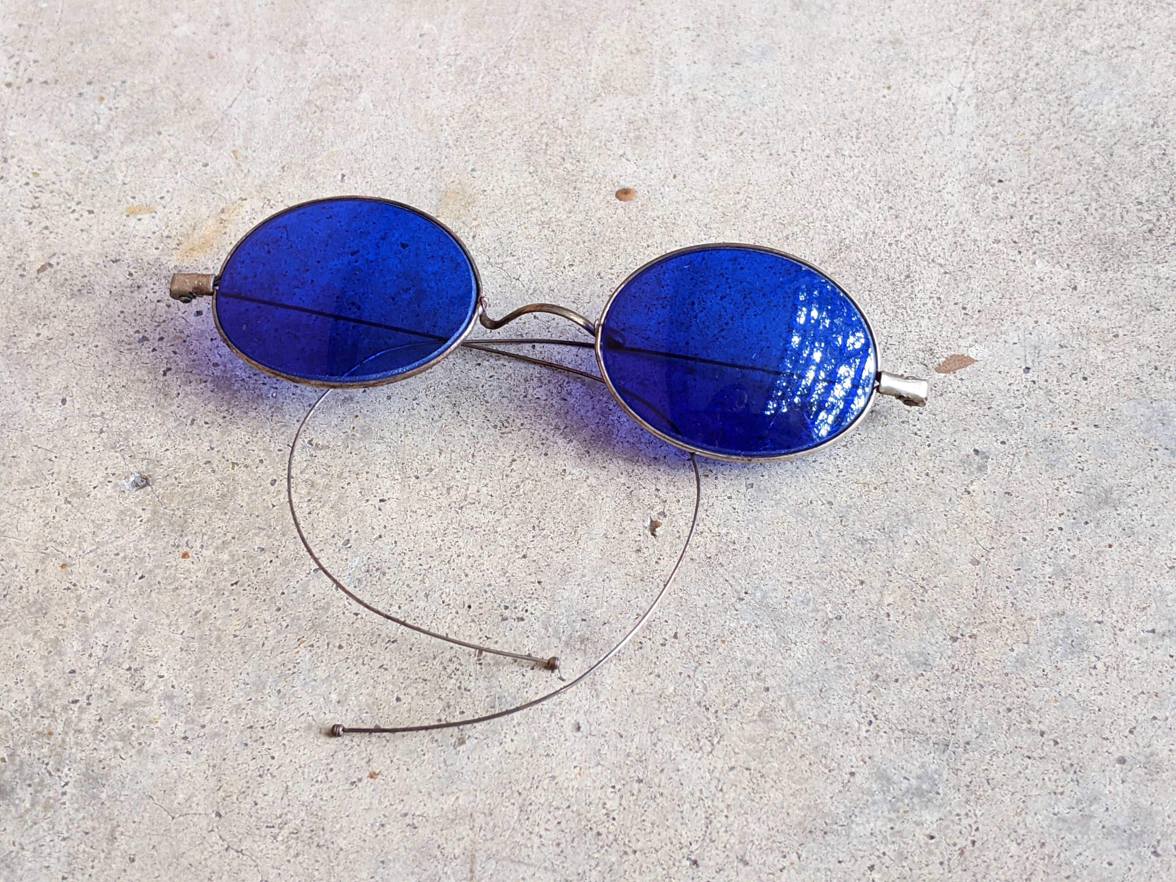 Cobalt Blue 1890s-1900s Tinted Glasses 