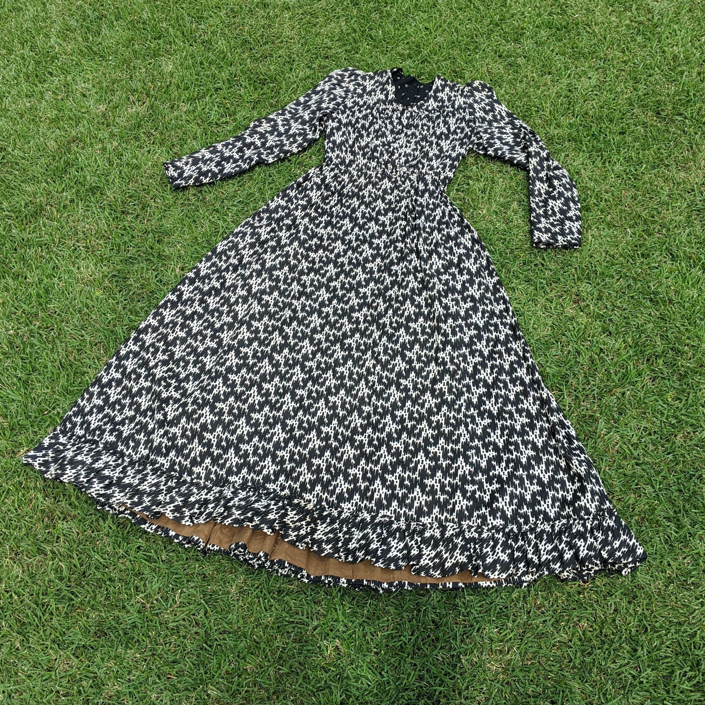 C. 1899 to Early 1900s Cotton Wrapper Dress
