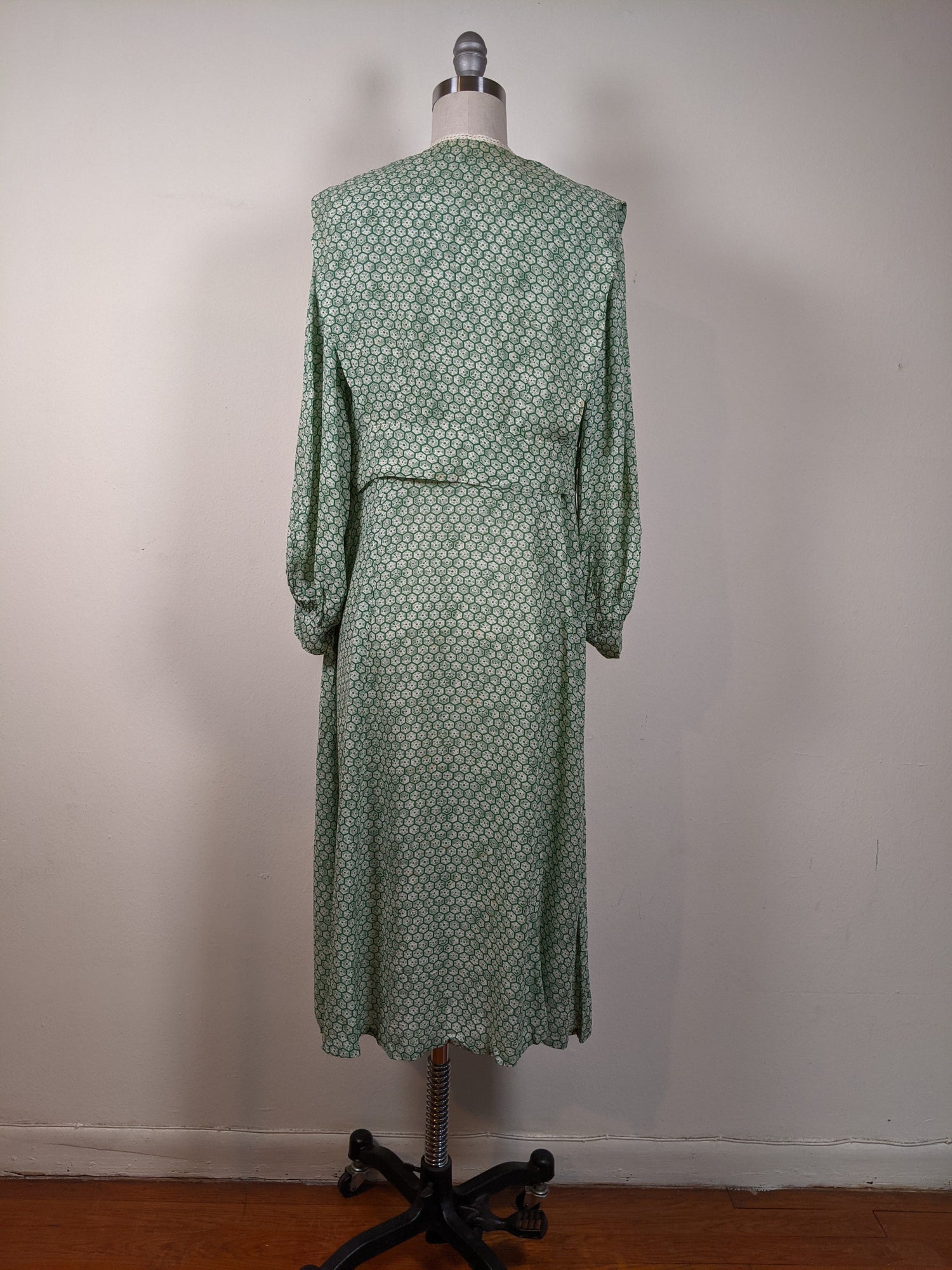 1930s Rayon Spiderweb Novelty Print Dress