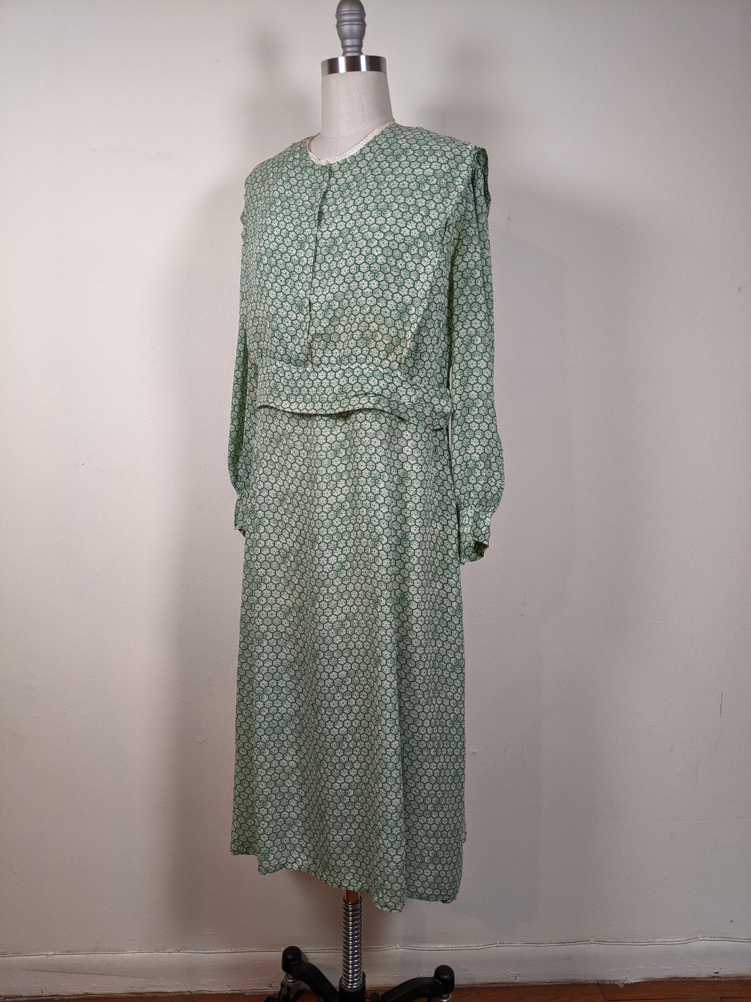 1930s Rayon Spiderweb Novelty Print Dress