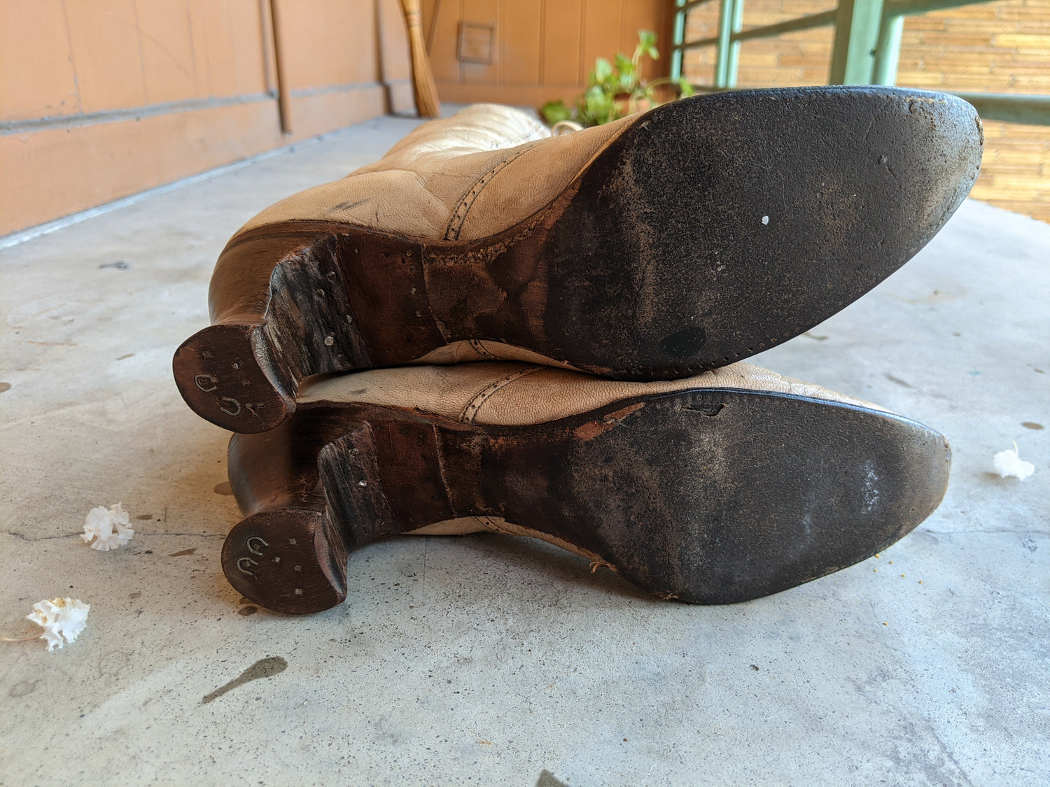 1900s-1910s Oatmeal Brown Lace Up Boots | Sz 7-7.5