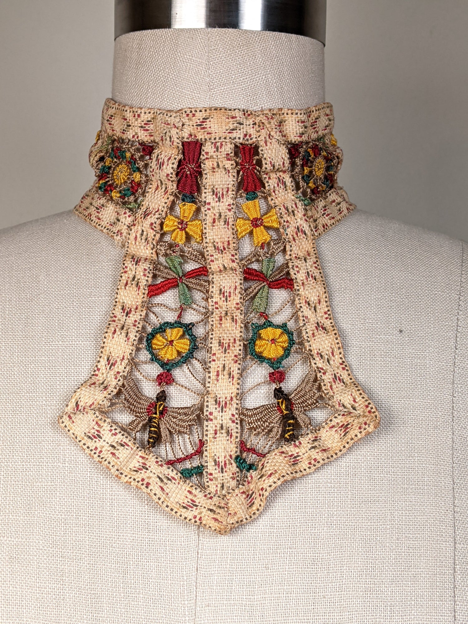 1900s Collar with Butterflies, Spider Webs, Flowers